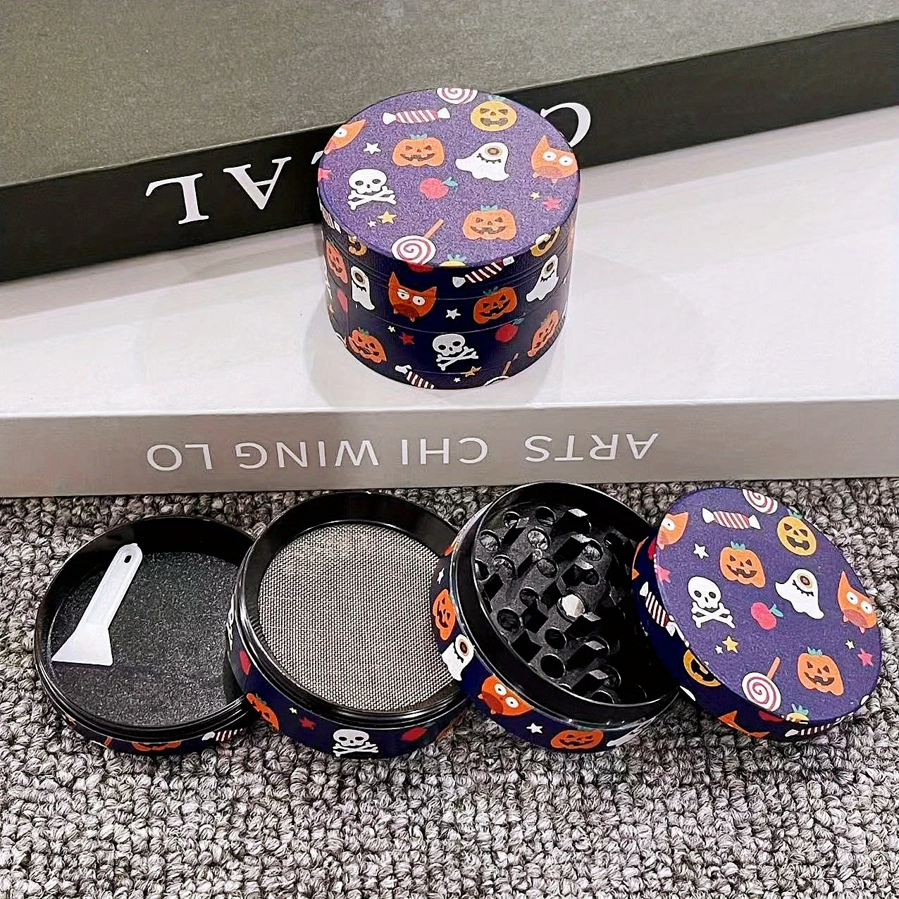 2 zoll Metall Halloween Kräutermühle 4-Schicht Gewürz Brecher Manuelle Mühle Salz Cartoon Kürbis Tabak Rohen Gras Mühle rauchen Werkzeug Image