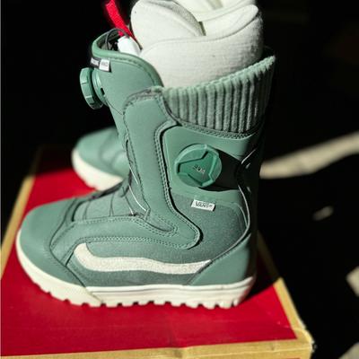 Vans Shoes | Vans Duck Green Snowboard Boots With White Accents | Color: Green/White | Size: 7.5
