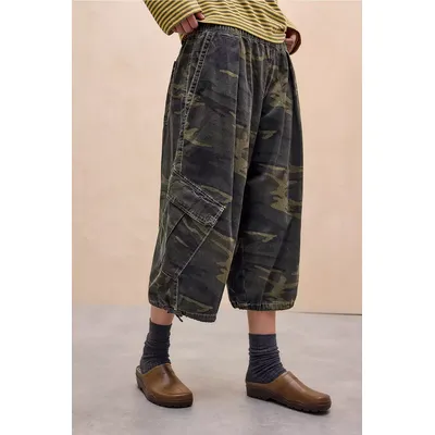 BDG Dallas Camo Crop Trousers - Dark Green M at Urban Outfitters