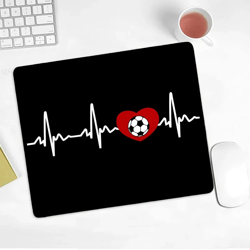 1pc-Fußballliebhaber Boden matte kleines Lockedge Mauspad für Spieler Computer Schreibtisch Pad rechteckigen Anti-Rutsch-Gummi