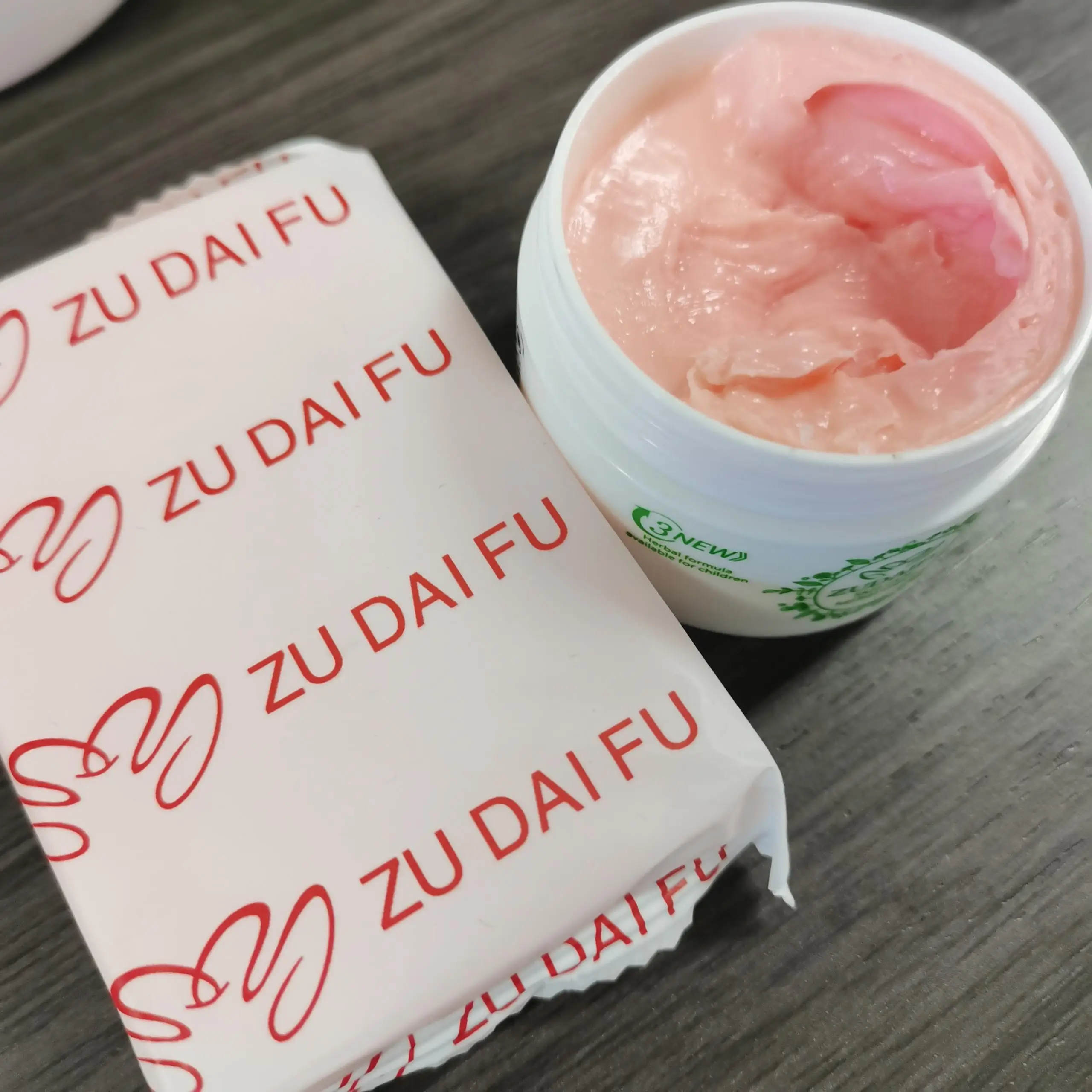 【Set】ZUDAIFU Feuchtigkeitsspendende Körpercreme 3. Generation Feuchtigkeitscreme und Seife Hautpflege-Körperseife 80g Creme Beauty Set Image