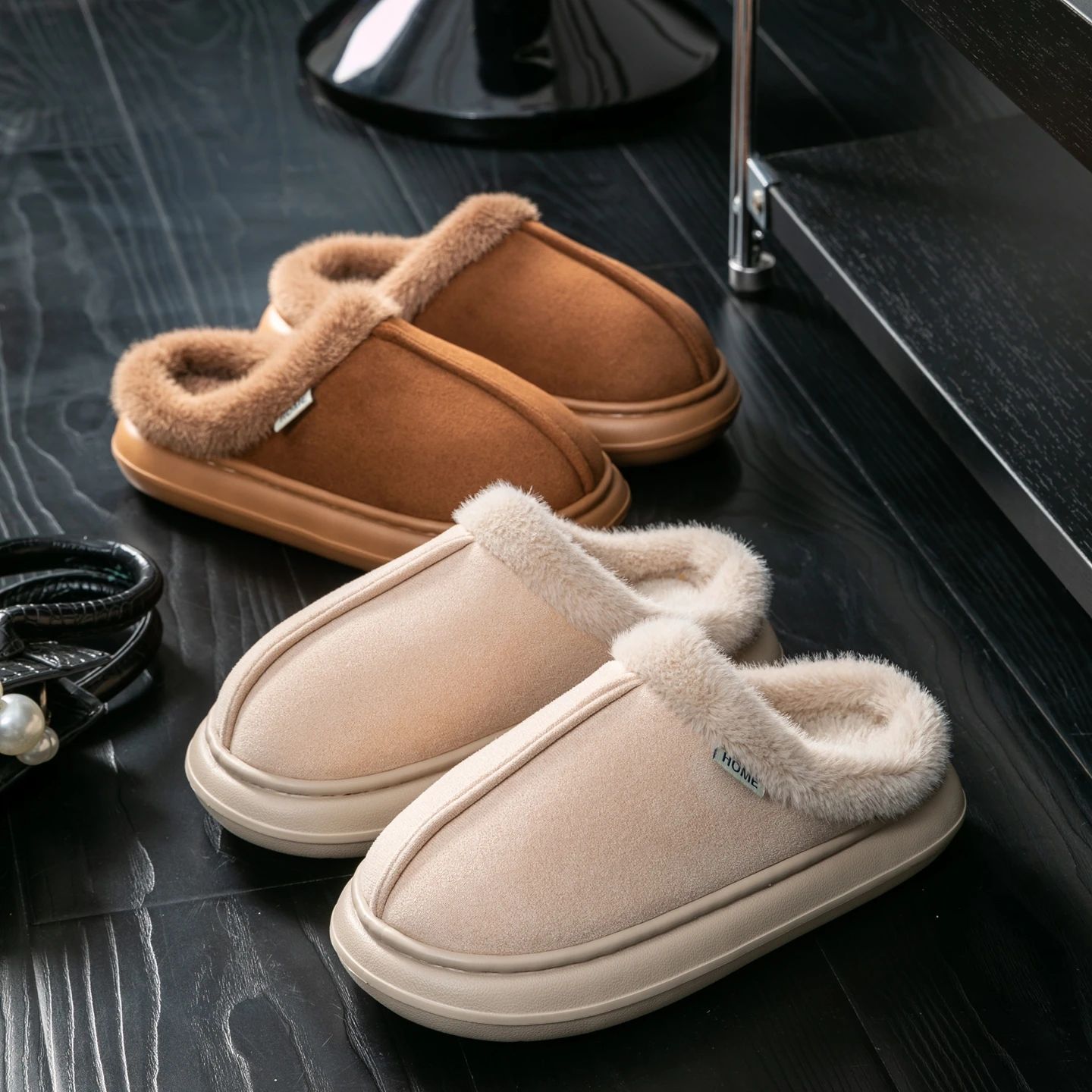 Plüsch Indoor Hausschuhe mit dickem Boden Damen Herbst und Winter Haushalt Oberbekleidung rutschfeste weiche Unterseite bequeme warme Heimschuhe Image