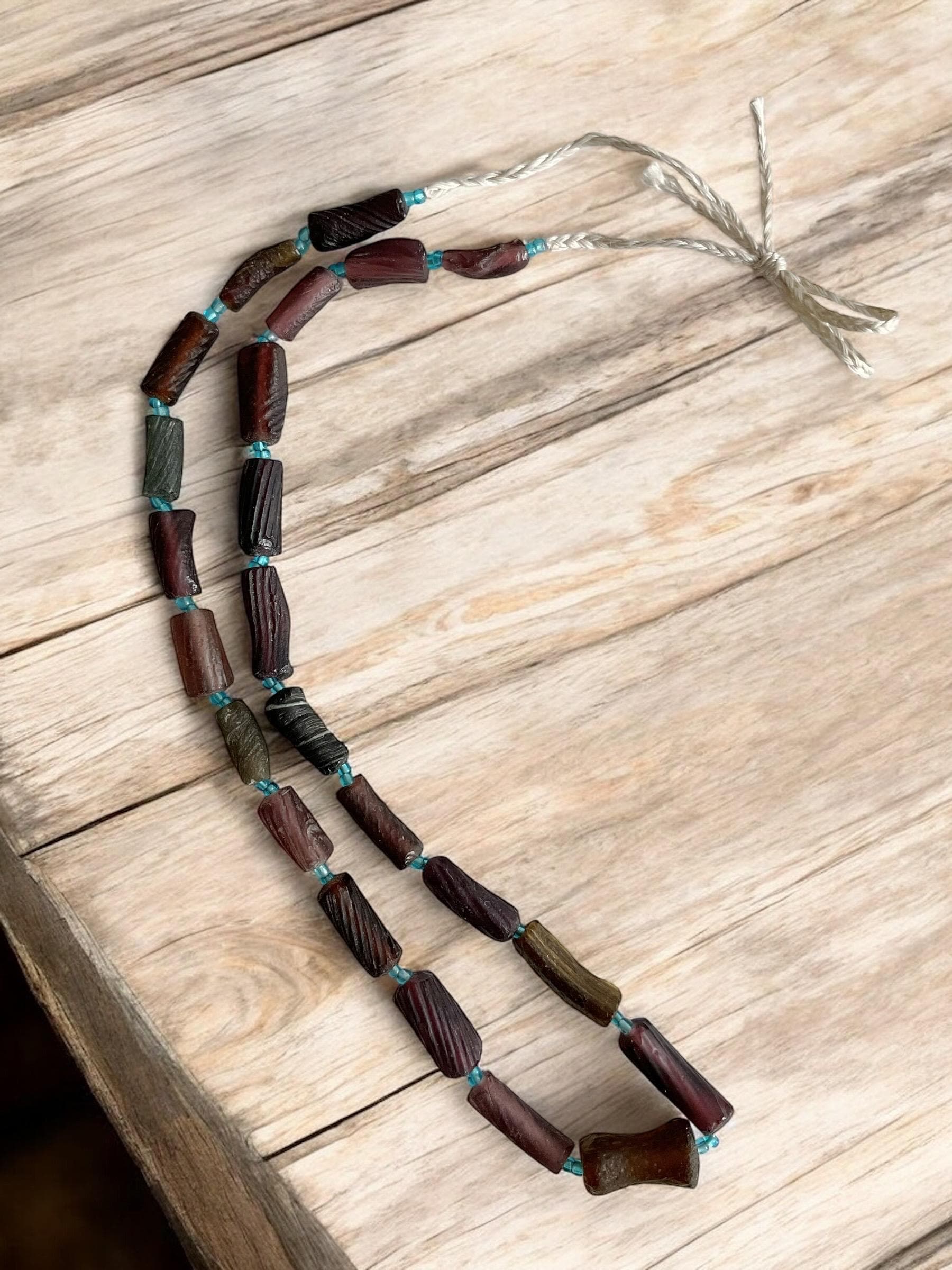 Perline di vetro romano antico afghano (5-10 mm) Perline di vetro romano riciclato a forma di tubo a filo intero Afghanistan