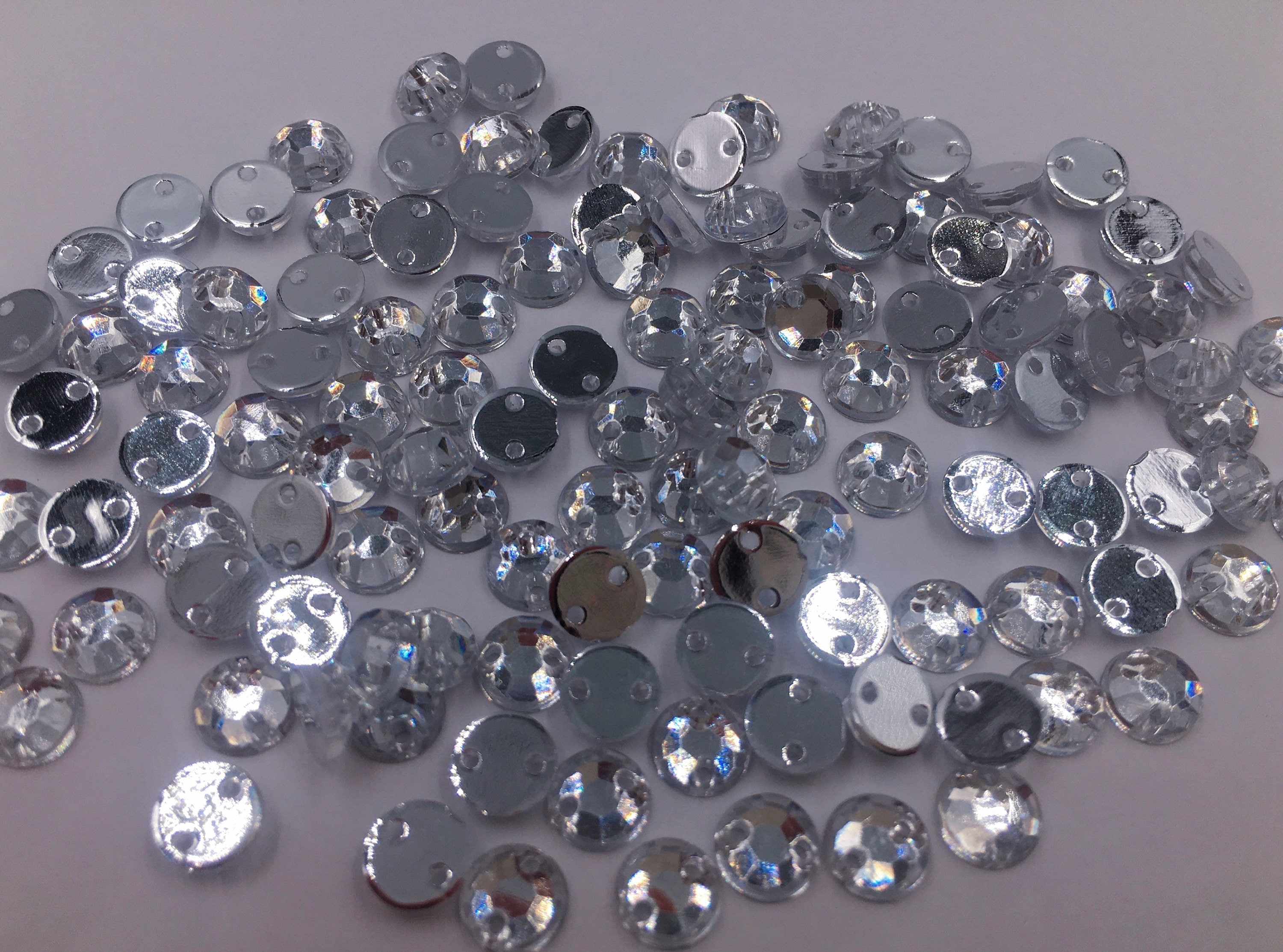 80 pezzi di gemme trasparenti in resina piatta da cucire, strass da cucire da 5 mm, gemme piatte, perline da cucire, cristalli da cucire, gemme decora