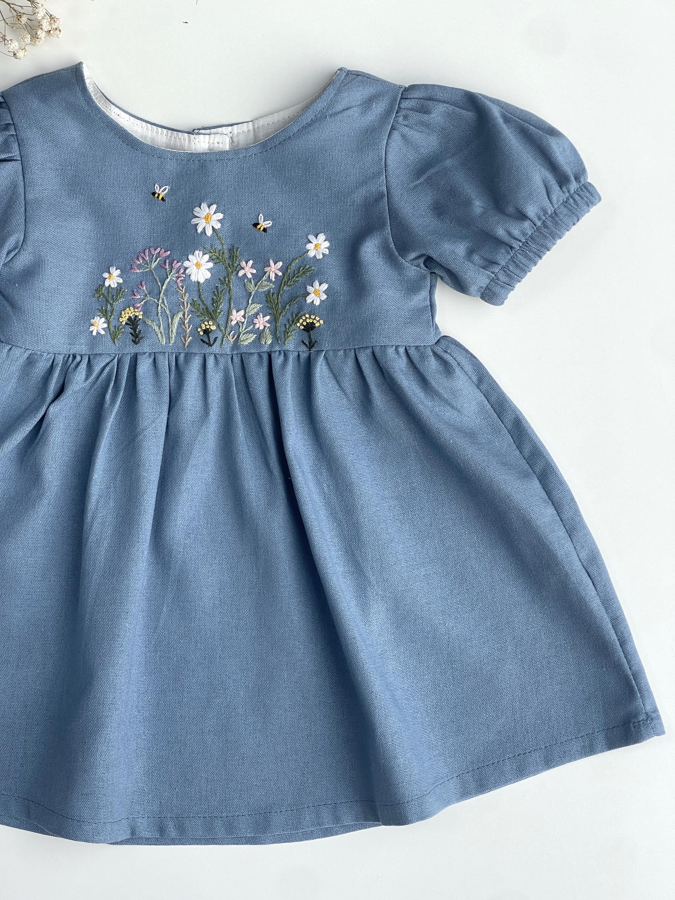 Abito ricamato a mano con fiori selvatici, abito in morbido lino personalizzato, abito in lino per bambini, abito da compleanno, abbigliamento per bam