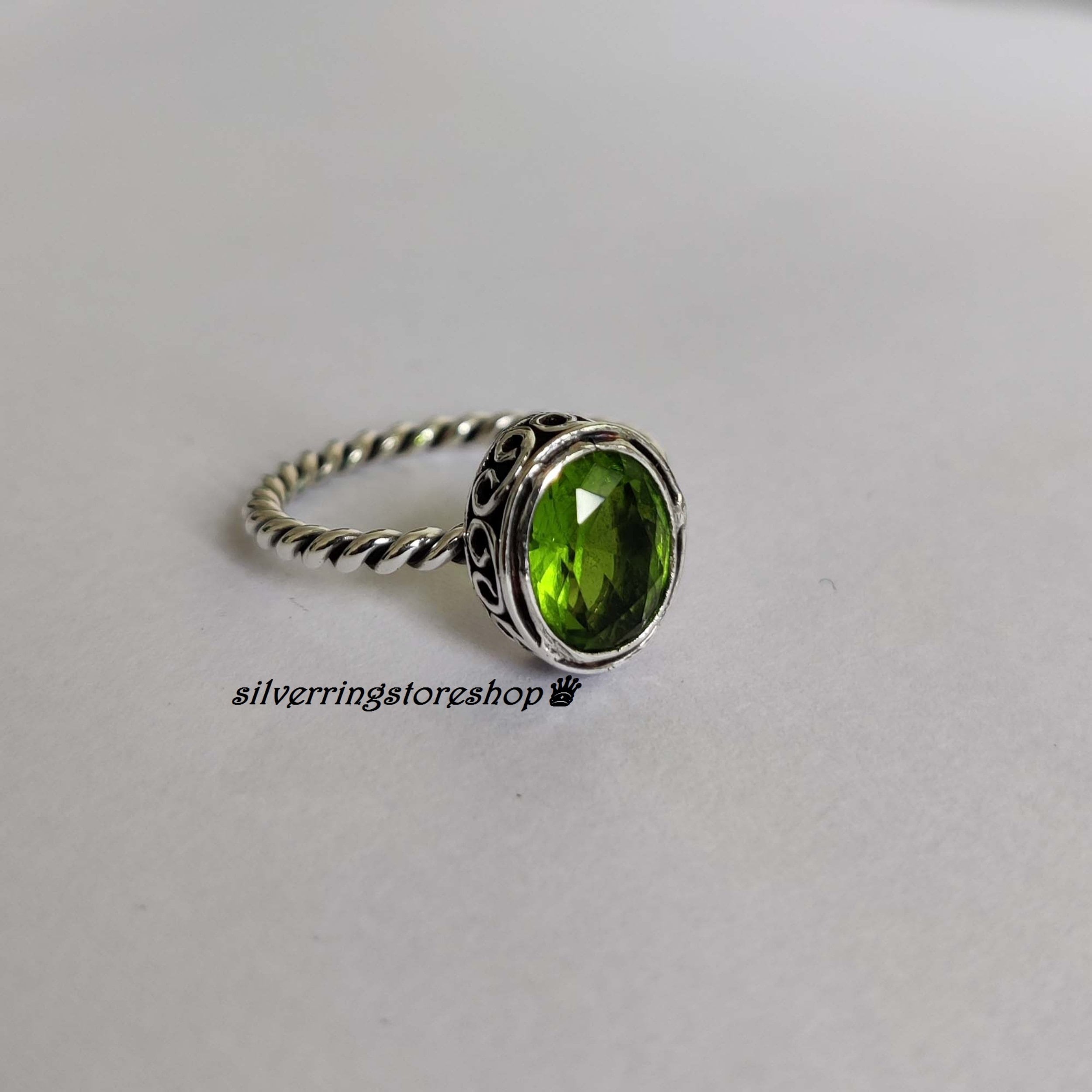 Anello con pietra di peridoto, anello in argento sterling 925, anello a fascia, anello antistress, anello di tendenza, anello delicato, anello boho, a