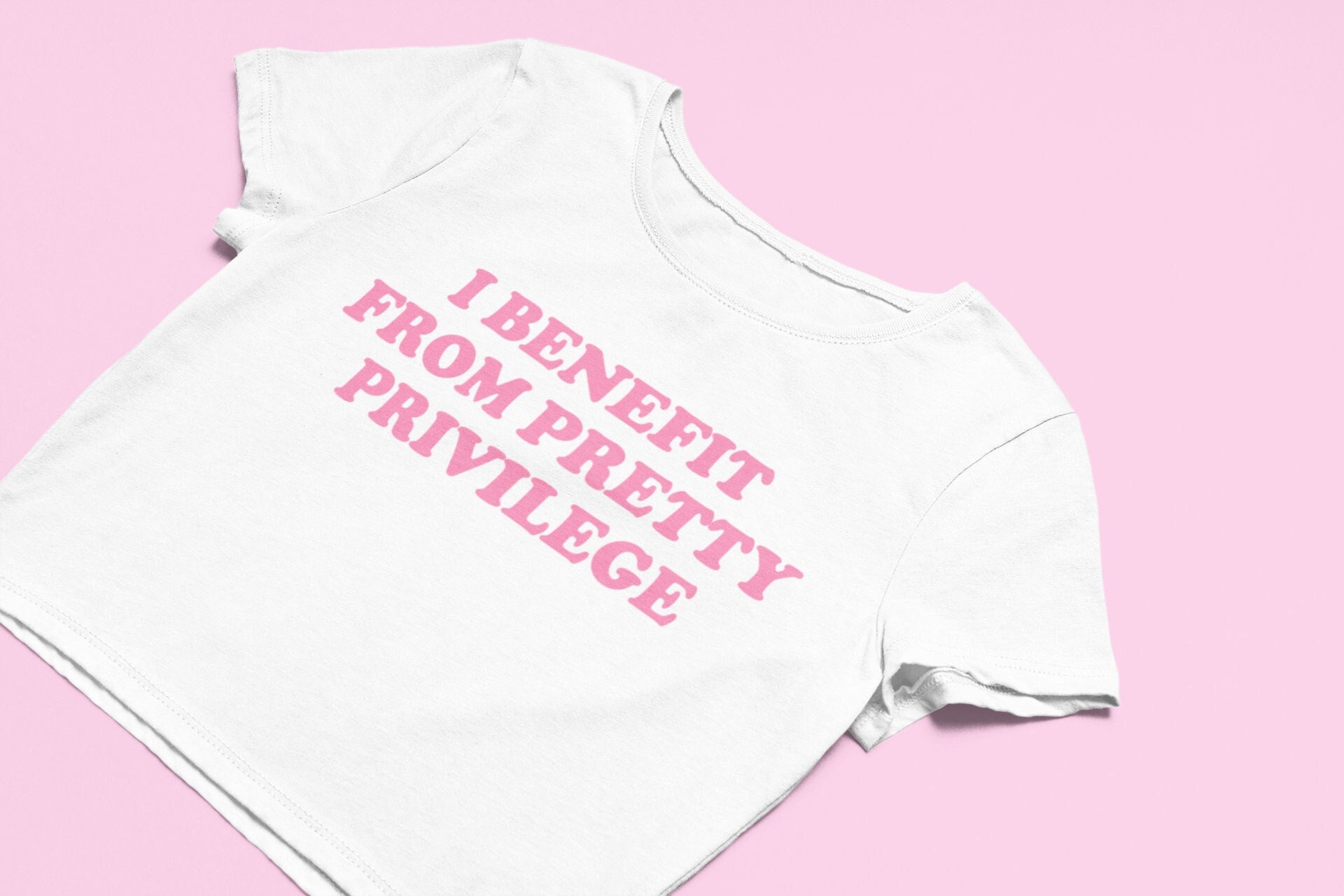 Traggo vantaggio da Pretty Privilege Crop Top / Flowy Crop Top / Funny Crop Top / Y2K Clothing / Trendy Top / Graphic Shirt / Regalo carino /