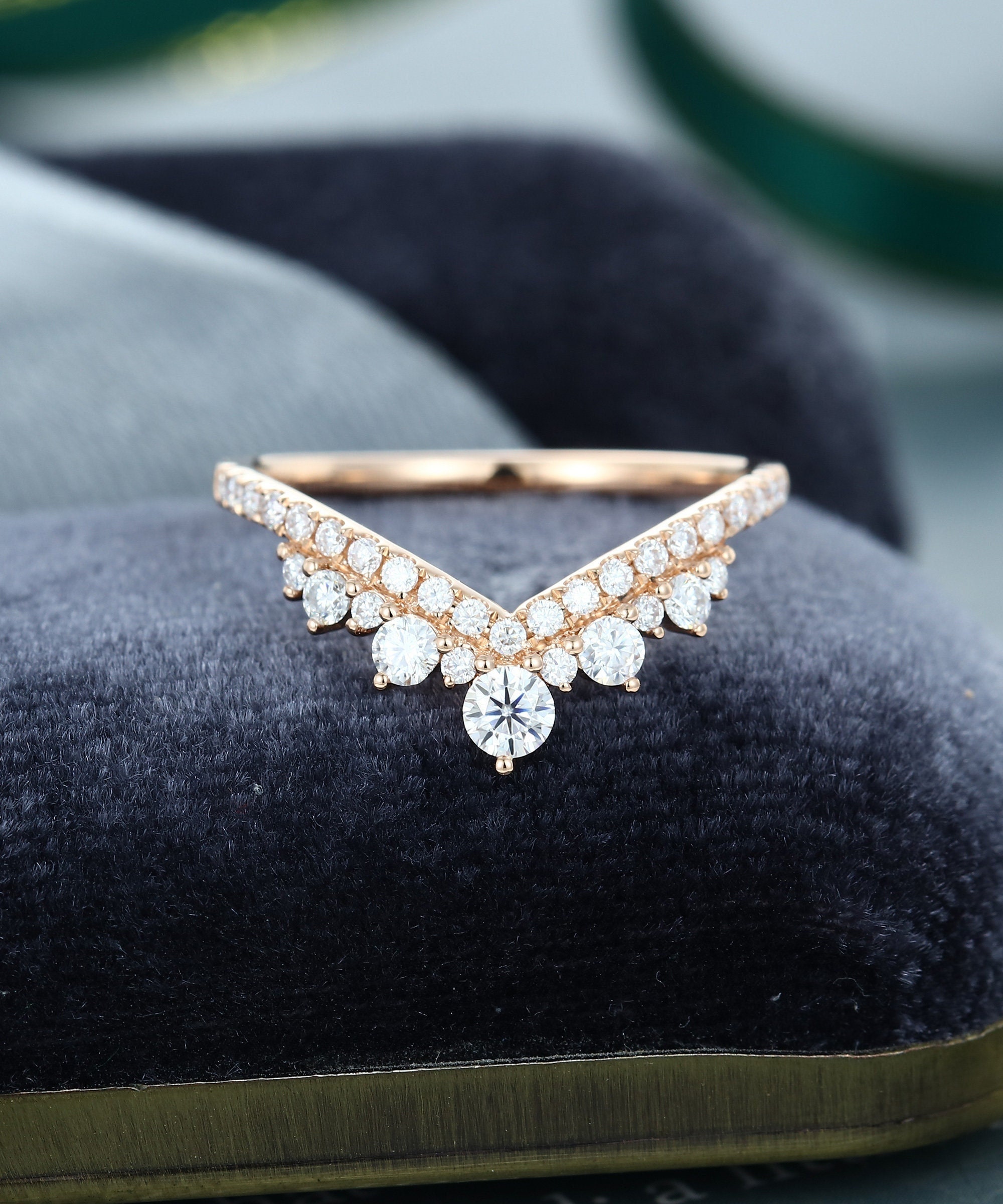 Esclusiva fede nuziale curva in oro rosa con taglio rotondo, fede nuziale con moissanite/diamante, anello nuziale impilabile vintage, regalo di annive