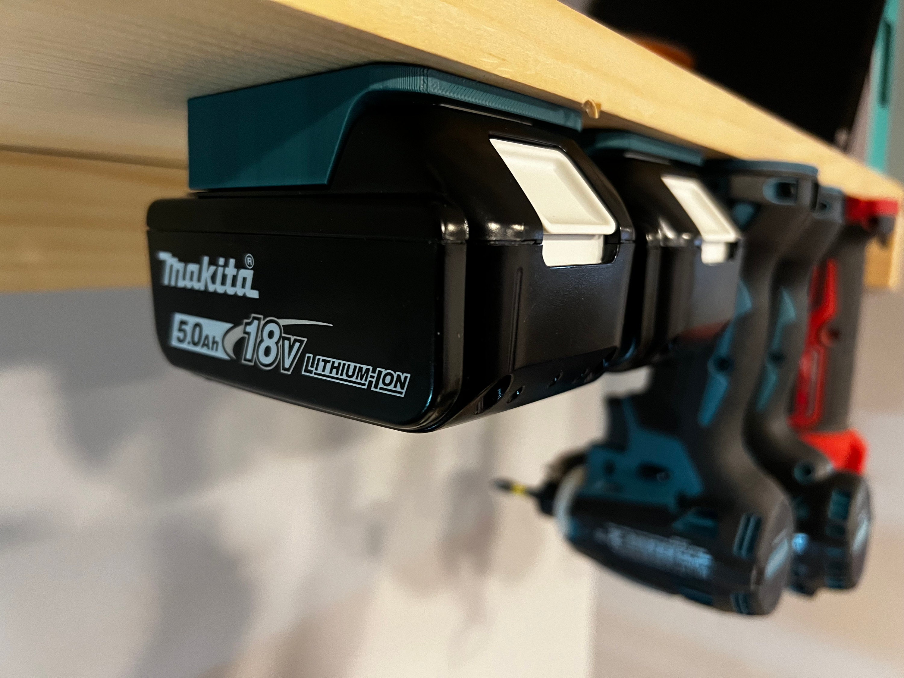 Confezione combinata da 10 pezzi! Batteria Makita da 18 V e supporti/supporti/ganci per utensili - Per impieghi gravosi