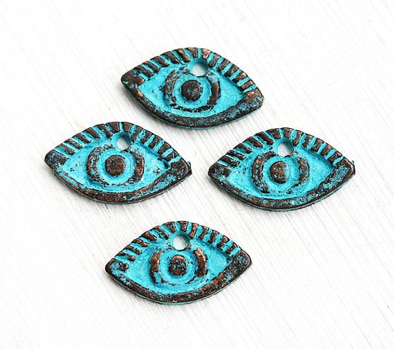 Ciondoli con occhio malvagio in patina verde: perline boho in rame (4 pezzi)
