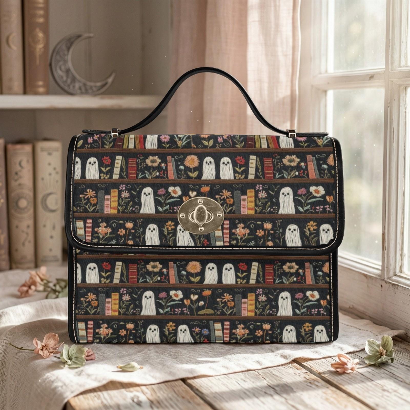 Borsa con stampa di biblioteca fantasma, borsa a tracolla in stile witchcore con fantasmi, borsa a tracolla dark academia, borsa a mano di Halloween p