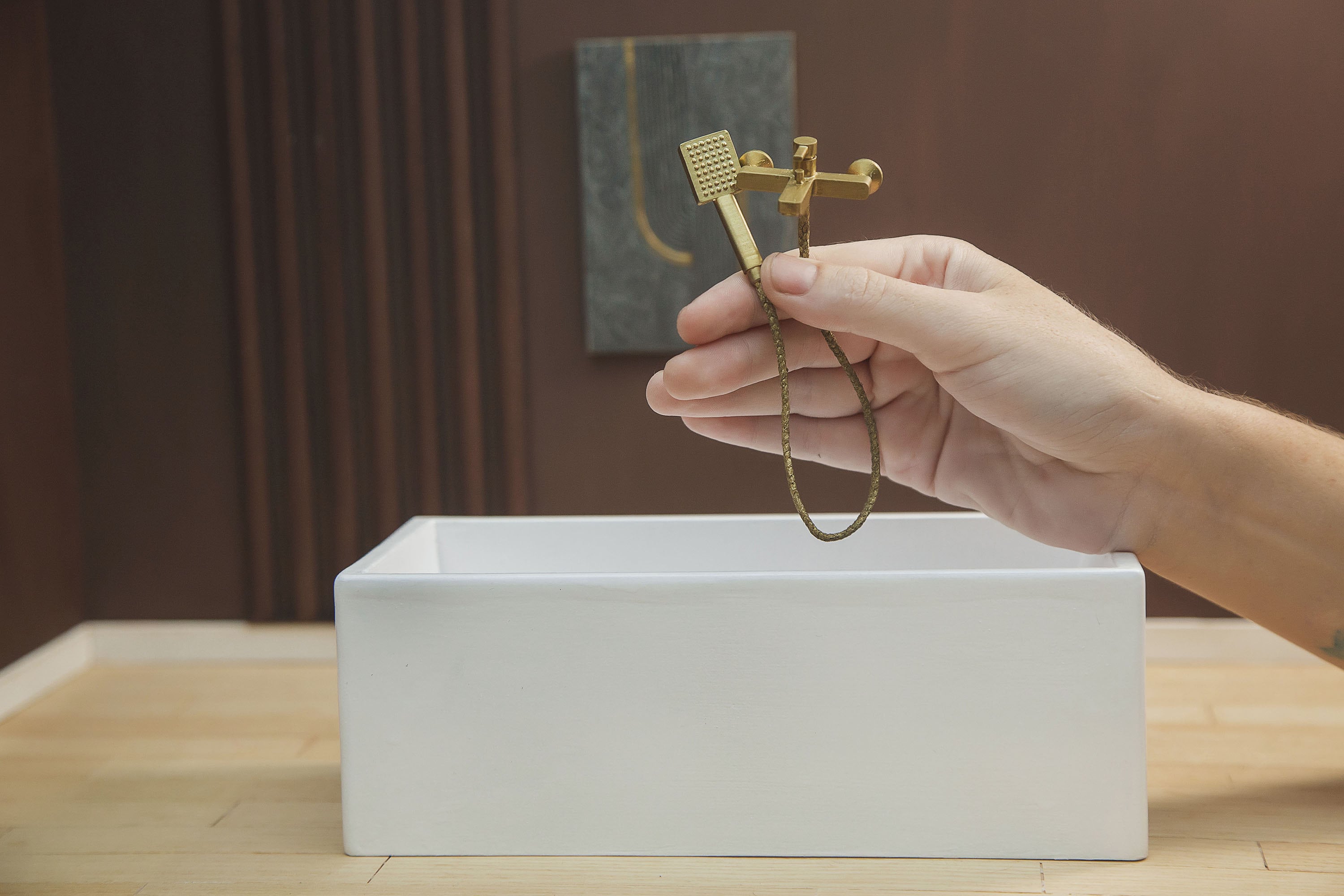 Vasca da bagno in miniatura in scala 1/6 per le popolari bambole fashion da 30 cm. Mobili da bagno realistici, vasca, doccia per casa delle bambole, d