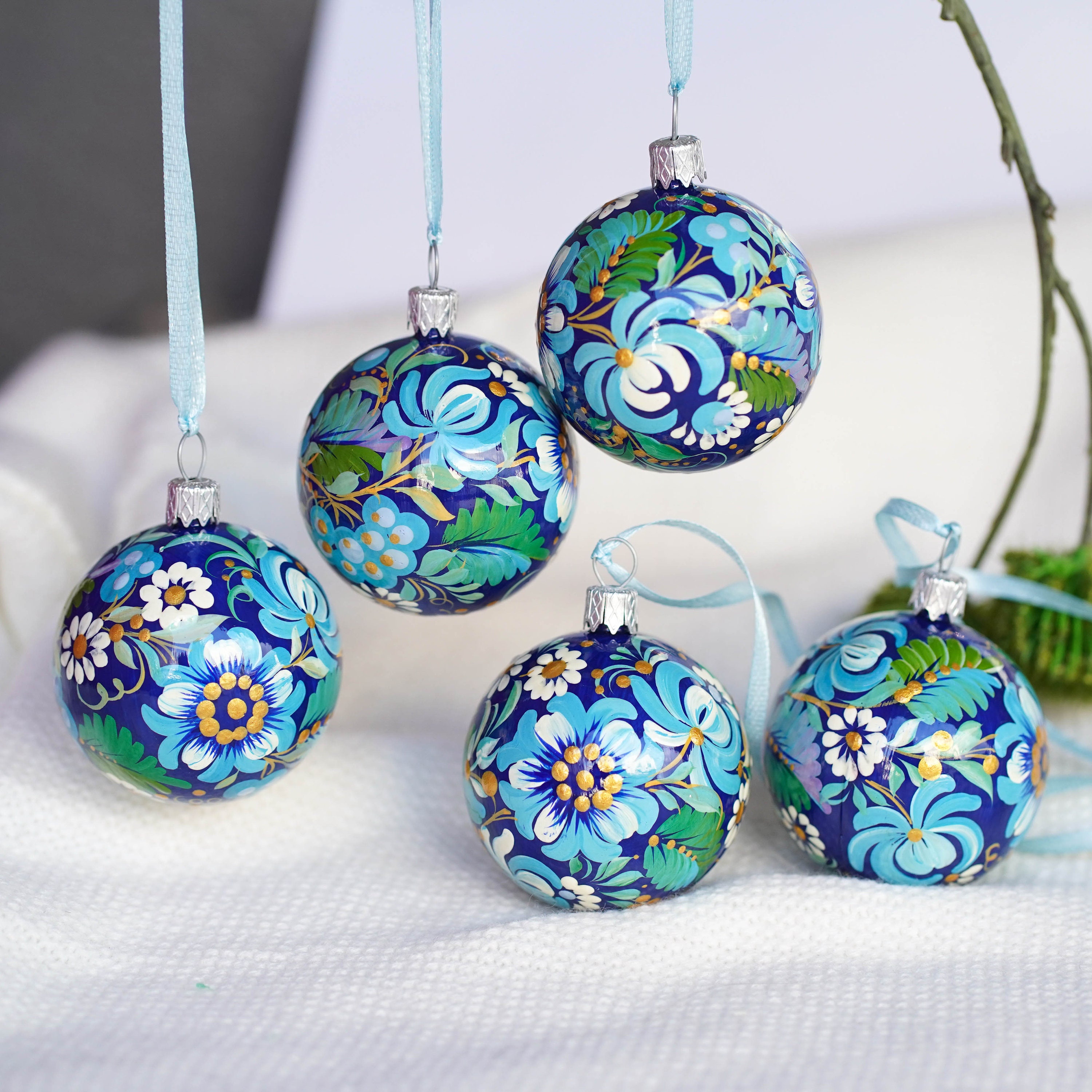Set di 5 ornamenti natalizi dipinti a mano, ornamenti natalizi ucraini dipinti a mano da 2 pollici, set di palline di Natale con fiori blu fatti a man