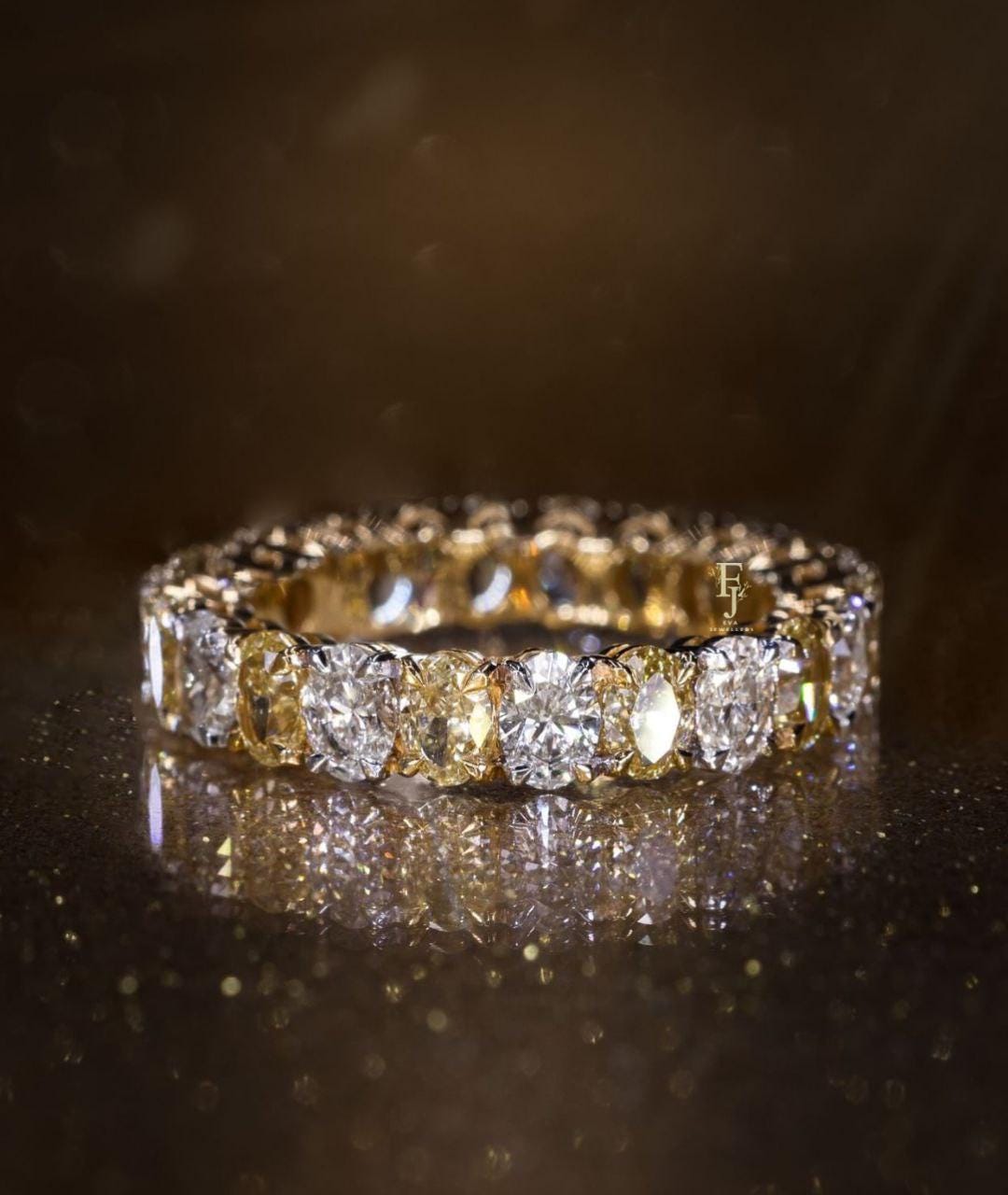 Anello eternity ovale giallo e bianco Fency, fede nuziale eternity completa con moissanite ovale, fede nuziale con taglio ovale, regalo di anniversari