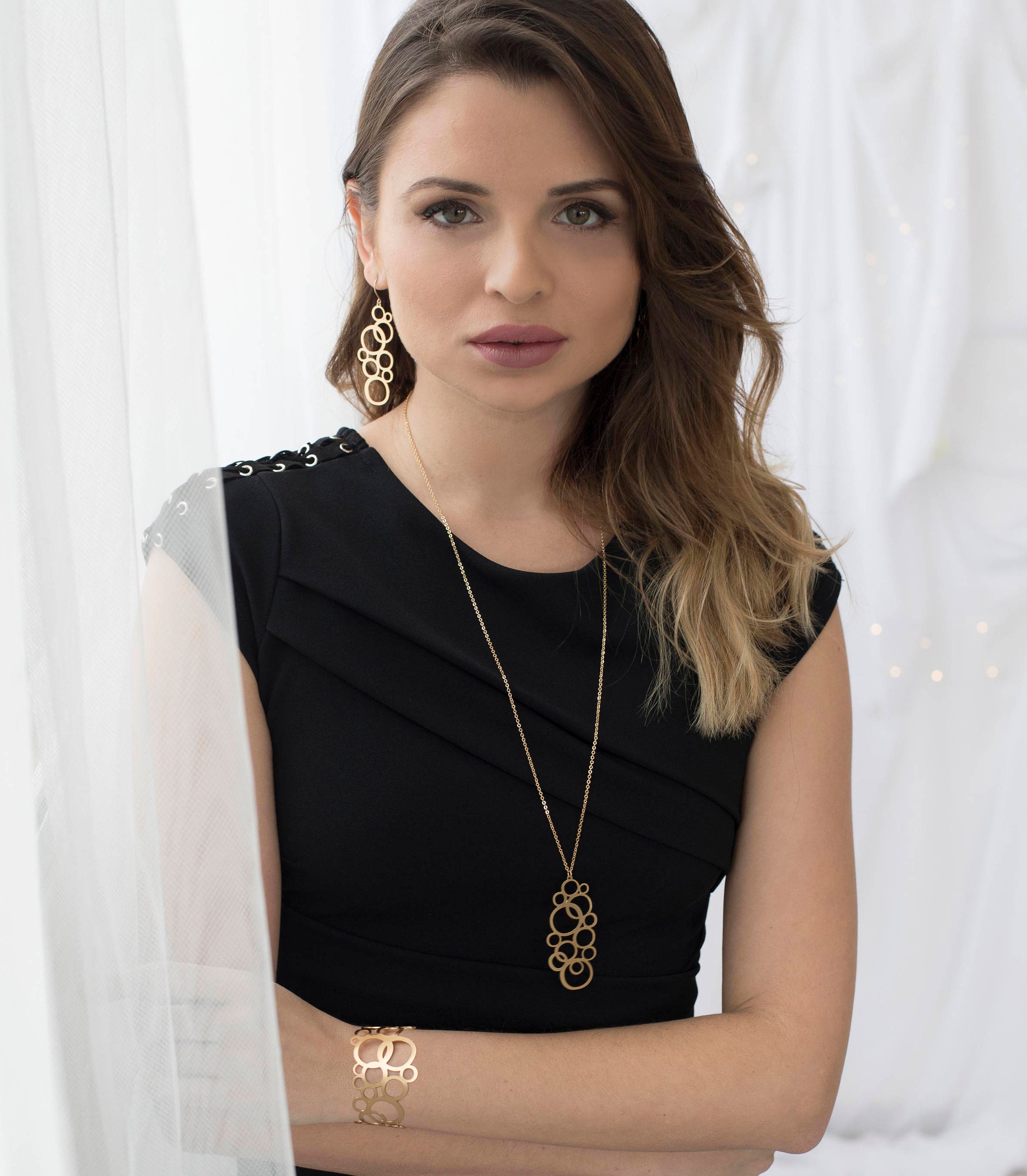Set di gioielli in oro, orecchini in oro, orecchini pendenti, collana in oro, bracciale rigido in oro, orecchini a cerchio, collana lunga, set di gioi