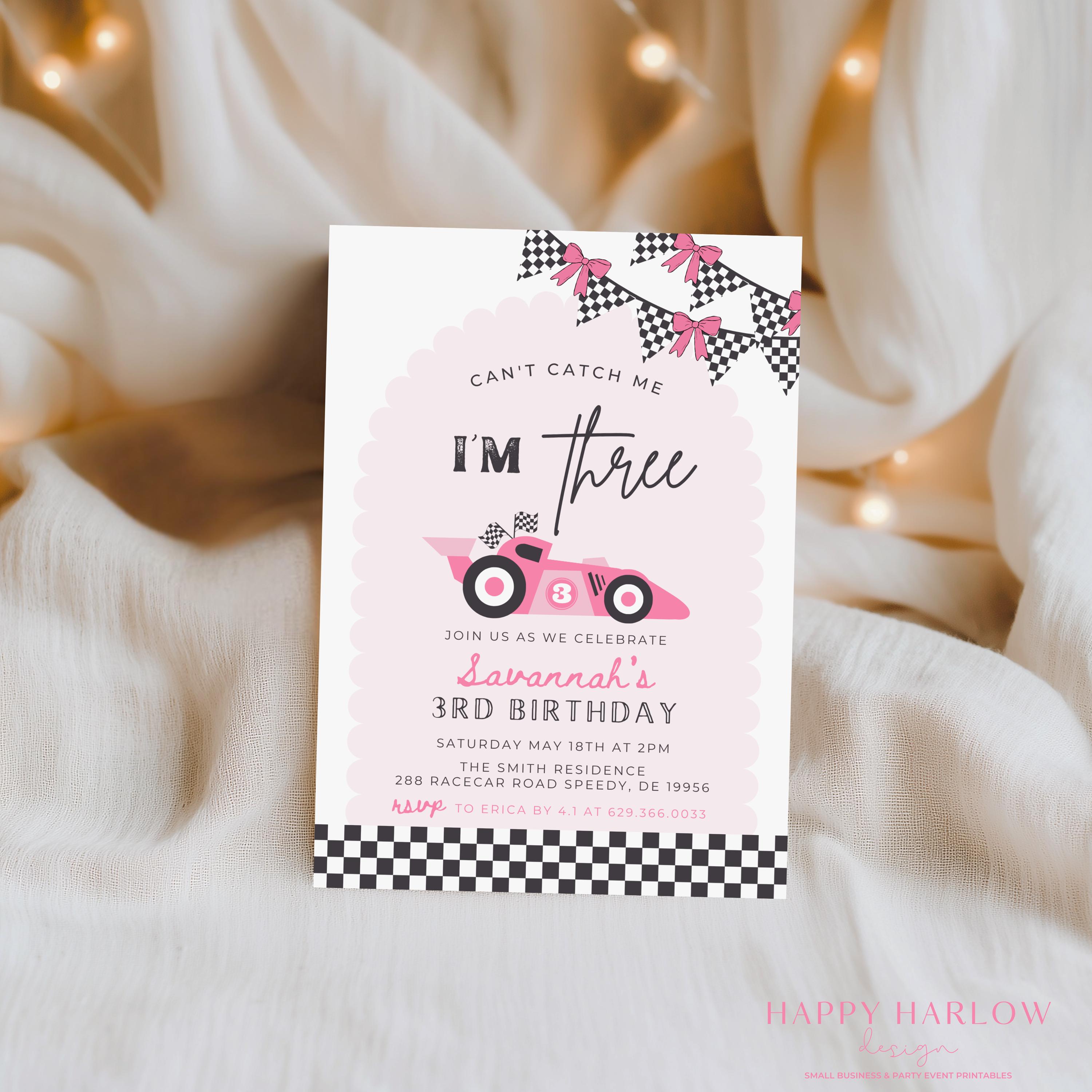 "Invito di compleanno \"Non riesco a prendermi, ho tre anni\", modello modificabile, festa con auto da corsa d'epoca, auto da corsa, compleanno con auto"