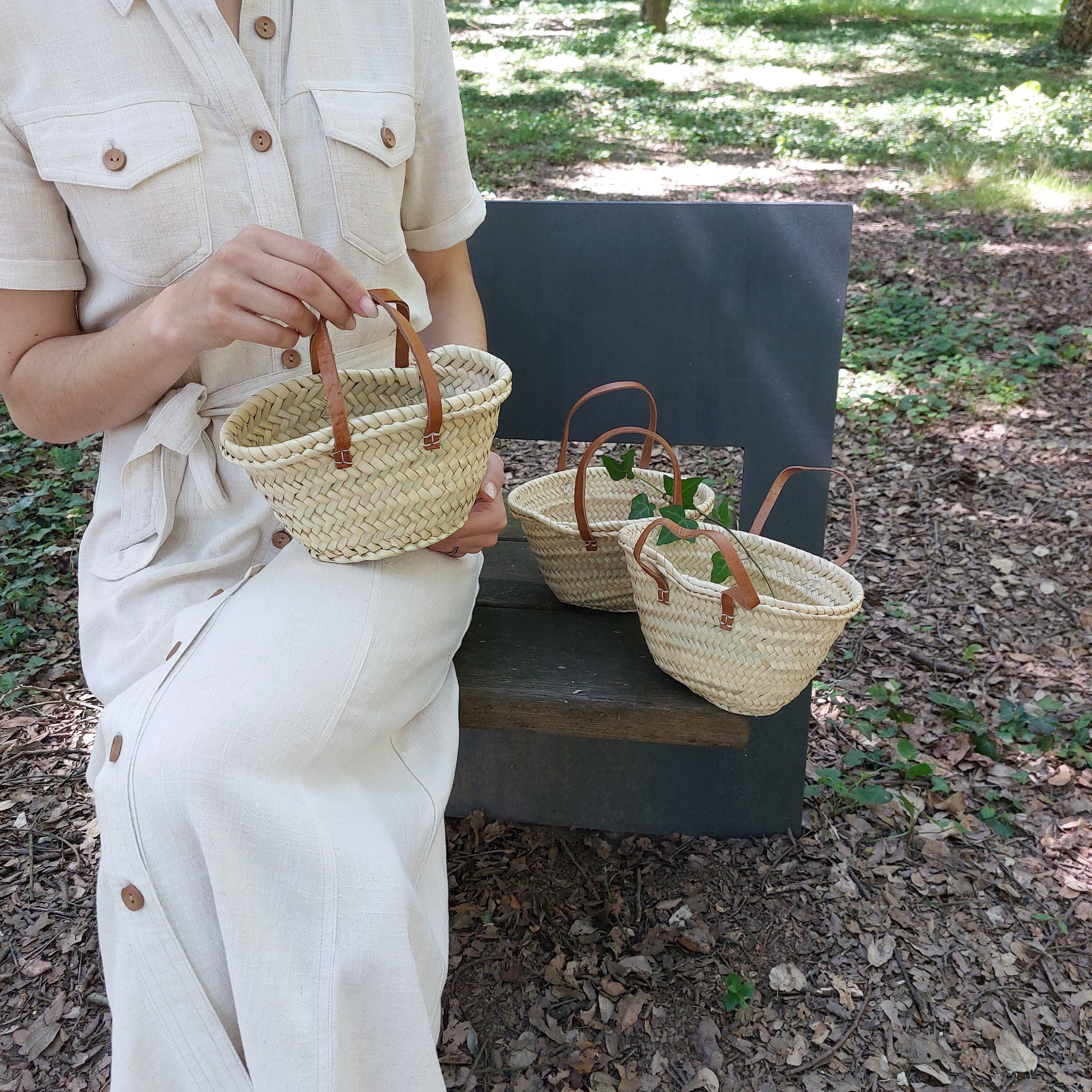 Set di 3 cestini per fiori con manico in pelle / Cestino boho / Borsa a cestino per ragazze con fiori / Piccola borsa di paglia / Cestino di paglia /