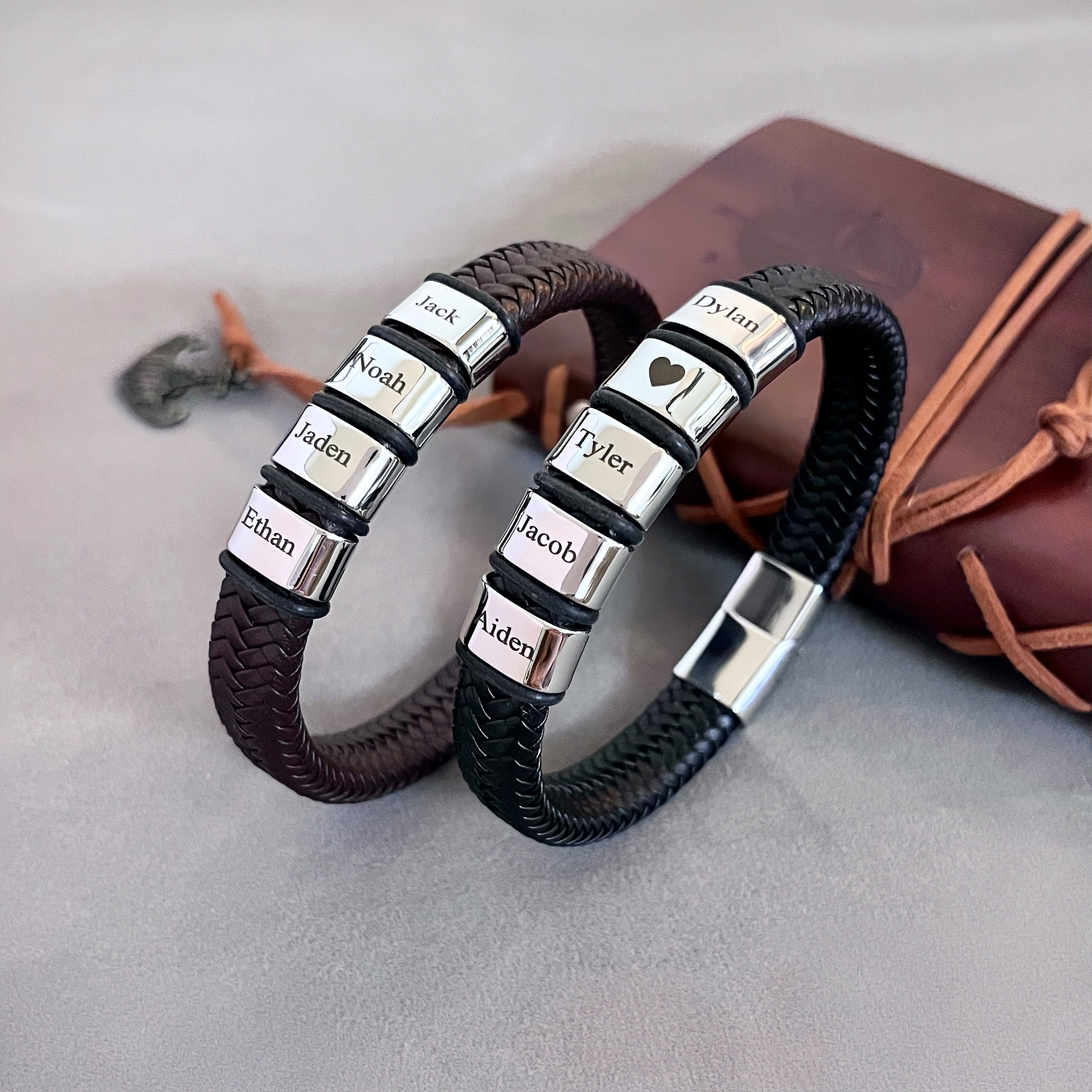 Bracciale intrecciato in pelle personalizzato: perline con nome personalizzato, chiusura in acciaio inossidabile