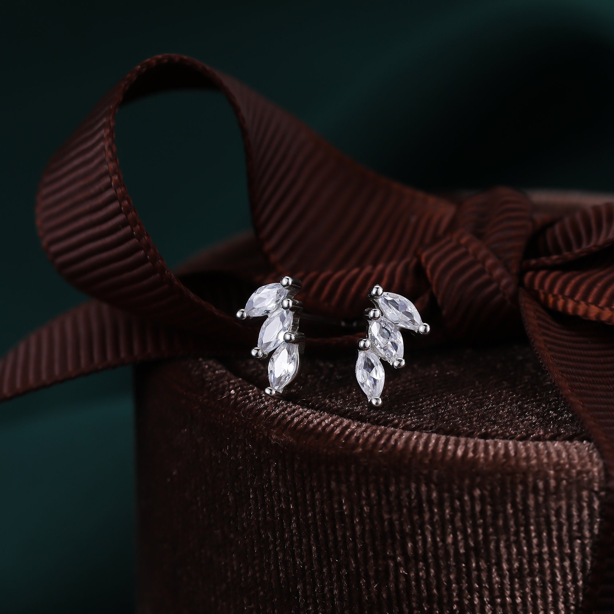 Orecchini a bottone con triplo zircone cubico a forma di marquise in argento sterling, argento, oro o oro rosa su argento sterling, orecchini a botton