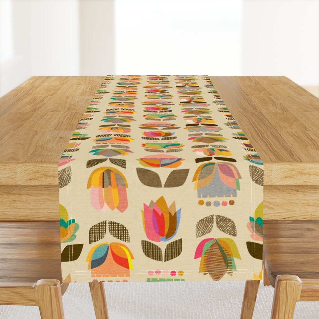 Runner da tavolo moderno di metà secolo - Runner da tavolo in raso di cotone scandinavo floreale anni '50 - Caleidoscopio di fiori di metà secolo di c