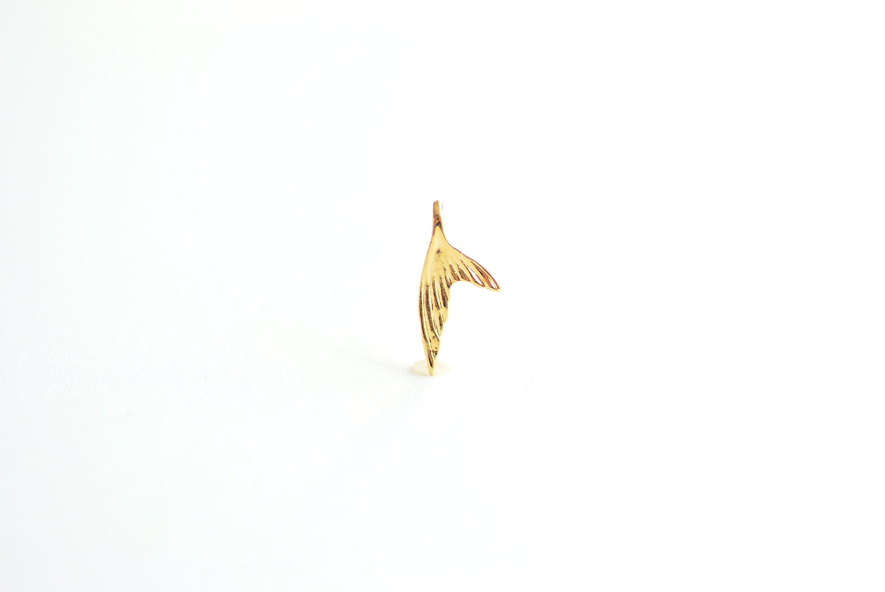 Coda di pesce Charm- 18k oro placcato oltre 925 Sterling Silver, Dolphin Whale Fish Mermaid Fin Tail Charm Pendant, Marine Life, Wholesale, 473