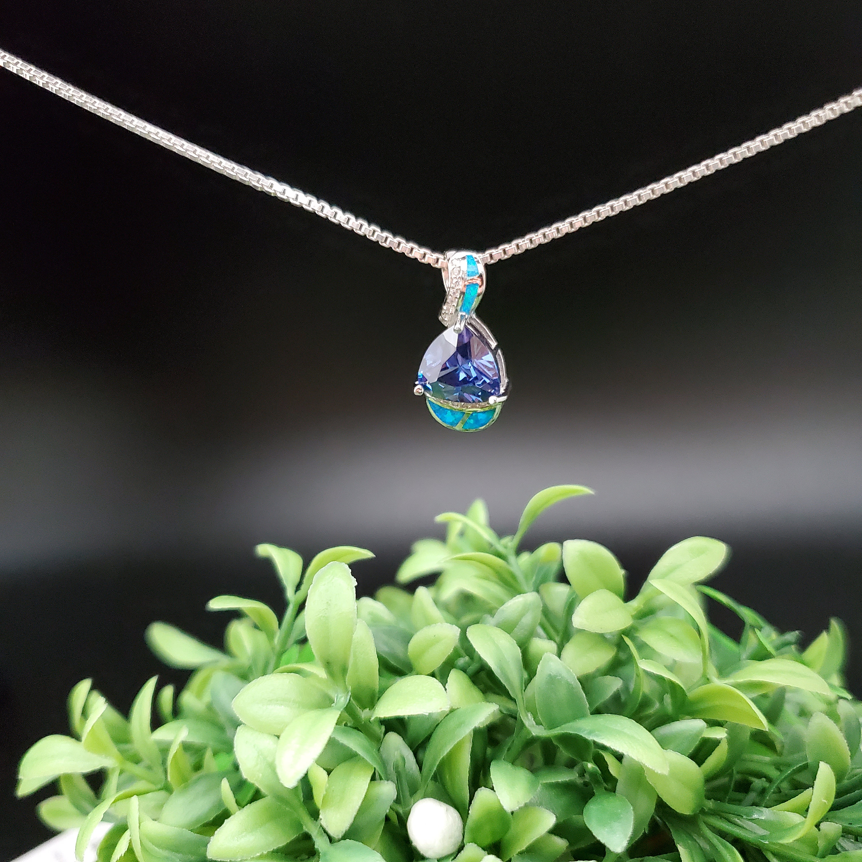 QQ-297 / Collana con ciondolo in opale blu tanzanite blu CZ / Collana con ciondolo multicolore in argento sterling / Collana con ciondolo in opale blu