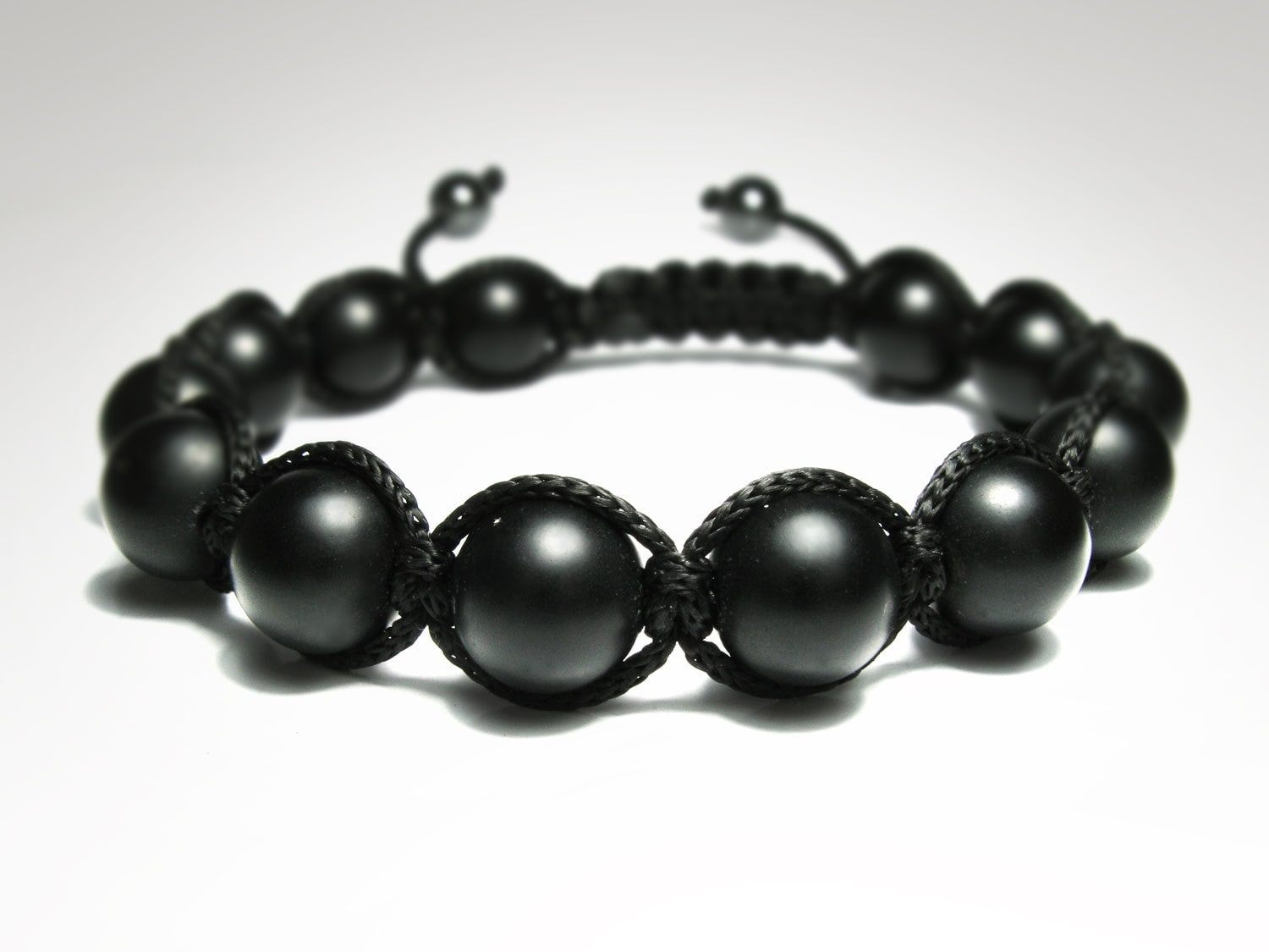 Bracciale da uomo in onice nero opaco, bracciale da uomo con perline, pietre preziose naturali, perline mala yoga, bracciale regolabile Shamballa