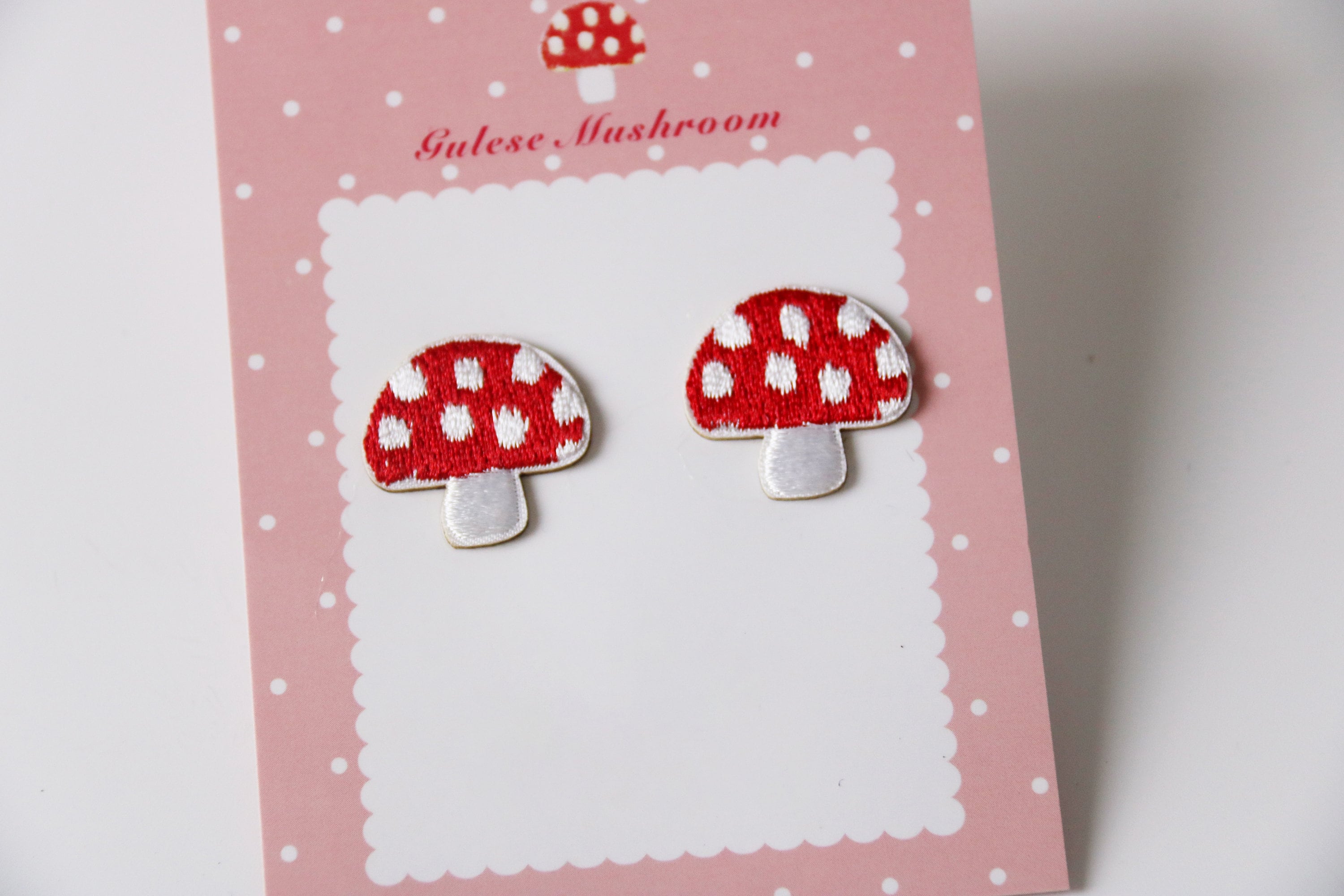 2 pezzi di piccola toppa a forma di fungo rosso, toppa a forma di agarico muscario, toppa da stirare, toppa ricamata, toppa divertente, toppa alla mod