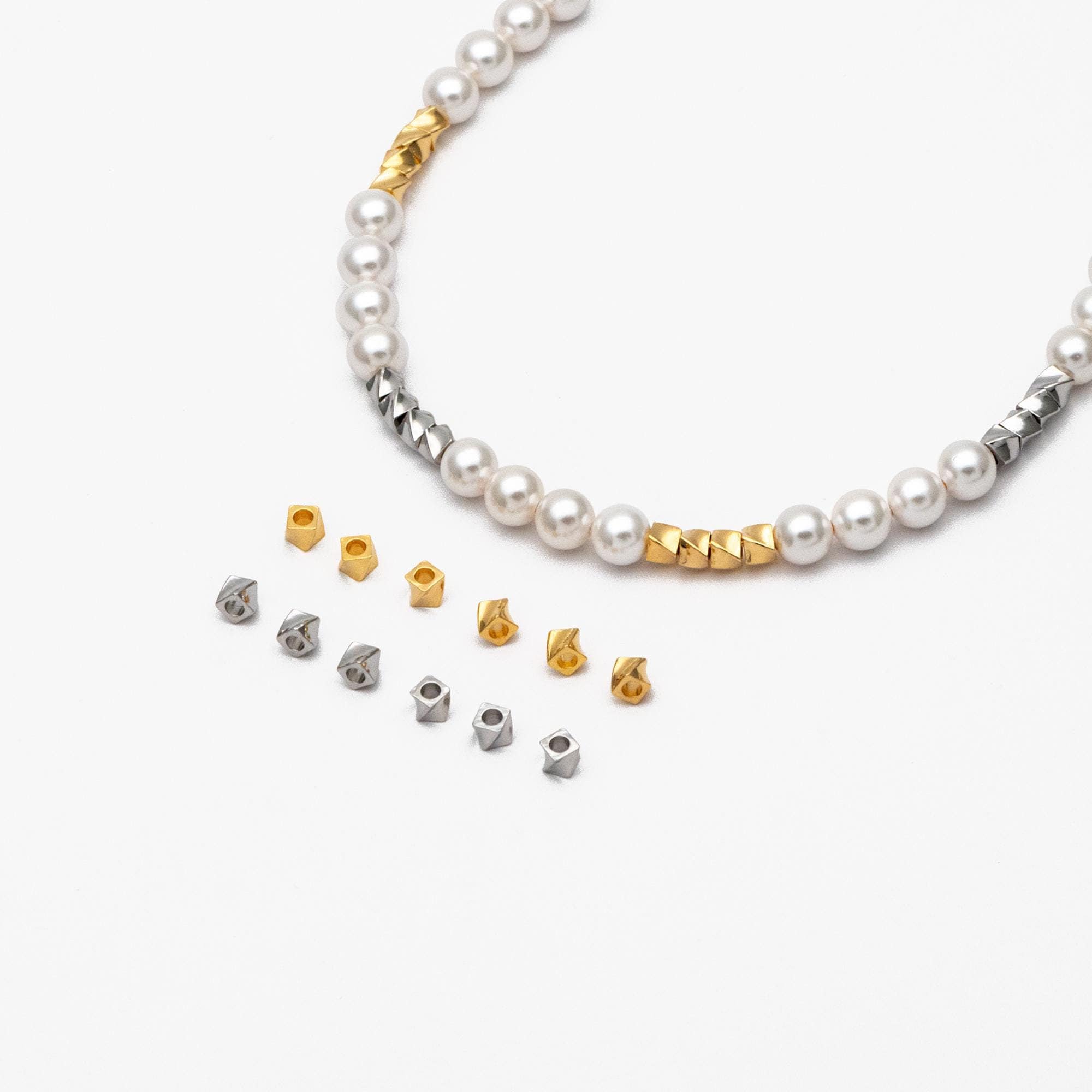 20 pezzi di perline cubiche intrecciate color oro/argento 4 x 3 mm, perline distanziatrici cubiche in ottone placcato oro/rodio (GB-4263)