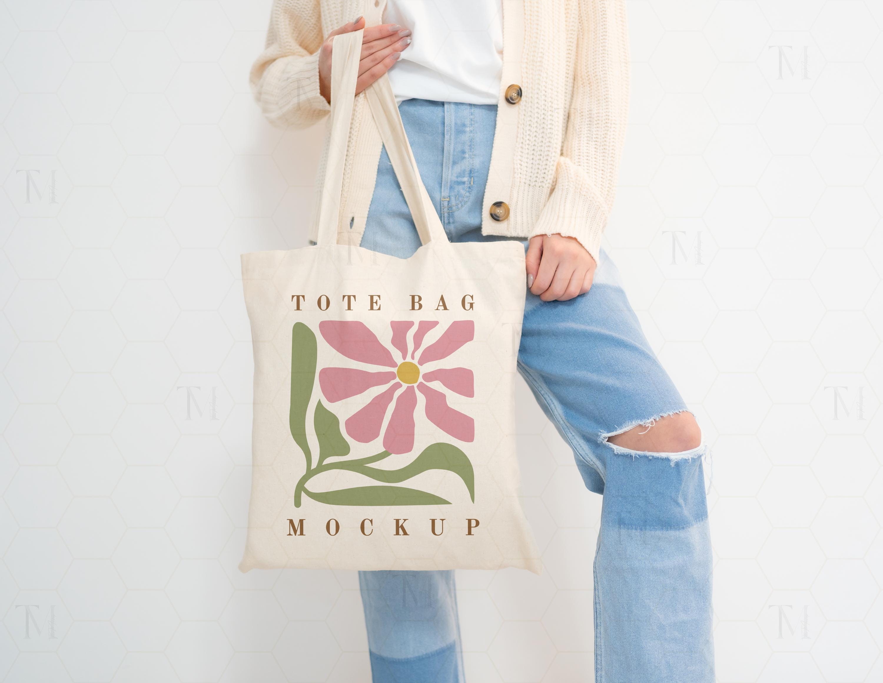 Mockup di borsa tote in tela con modello, mockup di borsa da addio al nubilato, mockup di borsa tote in cotone, mockup di borsa della spesa, mockup di