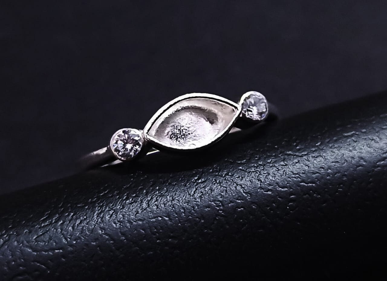 925 Sterling Solid Silver 4x8mm Marquise Blank Lunetta con anello in zircone, buono per resina e cenere Lavoro.Qualsiasi colore zircone disponibile.
