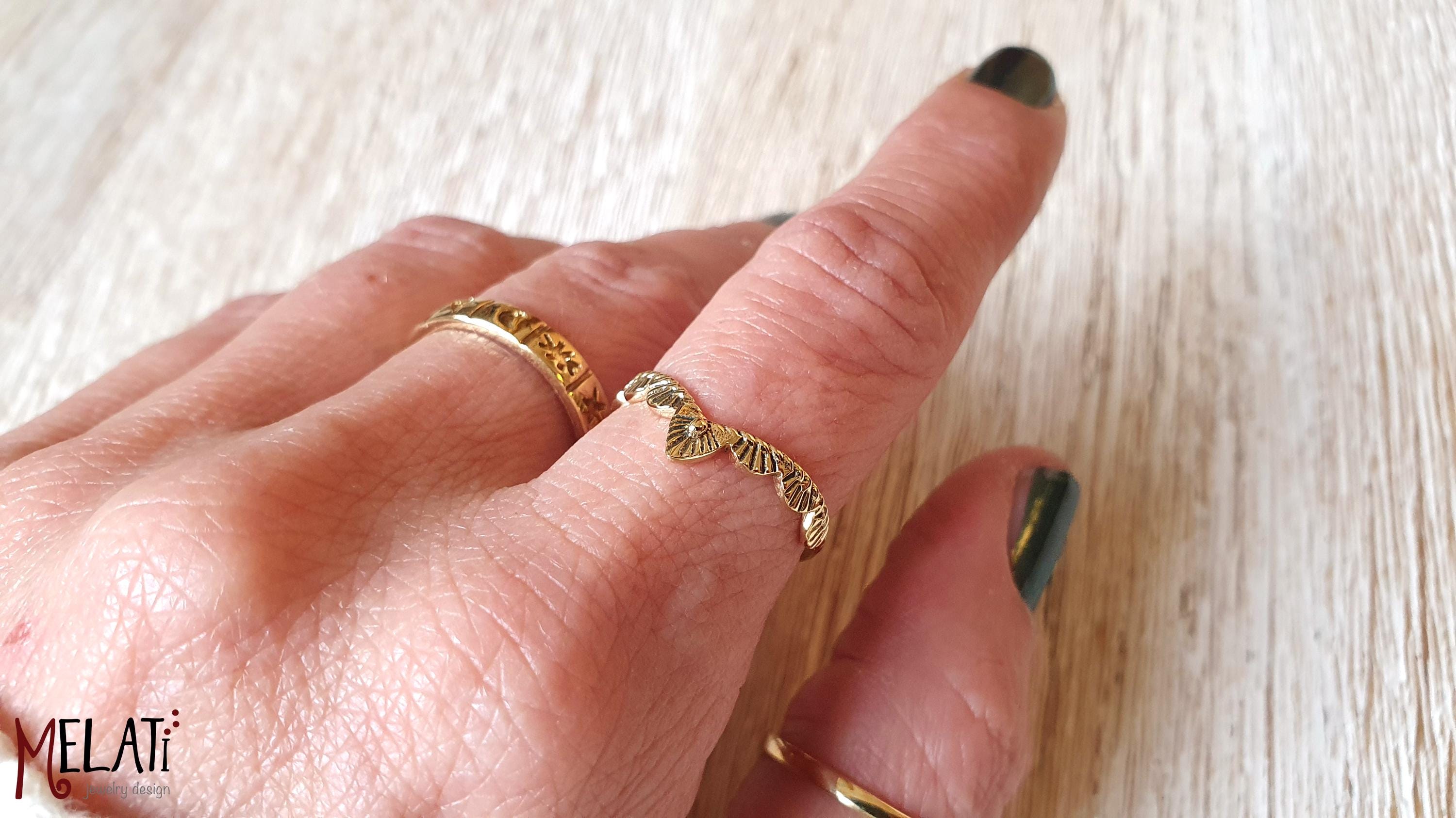 Anello in ottone, Anello V, Anello floreale, Anello Boho, Anello da donna, Anello da dito delicato, Anello in ottone curvo, Anello indiano, Anello imp
