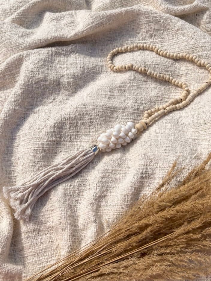 Nappa ornamentale a conchiglia, frangia decorativa a conchiglia, decorazione fatta a mano, nappa con accento balneare, fatta a mano da Bali SATU