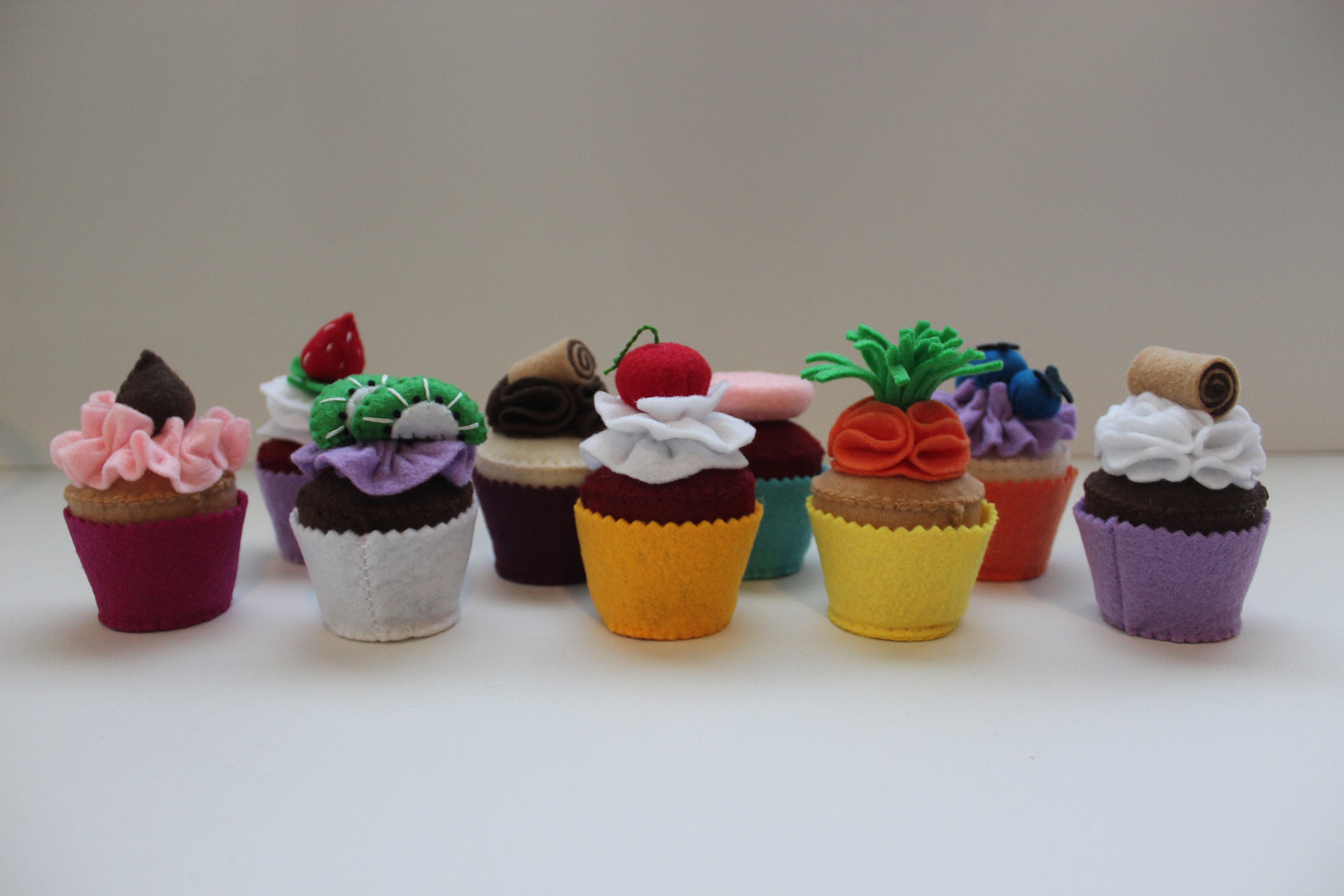 Modello di cibo in feltro, Modello di cibo in feltro, Cibo in feltro, Cibo da gioco, Cucina da gioco, Gioco di finzione, Cupcake di cibo in feltro, Do
