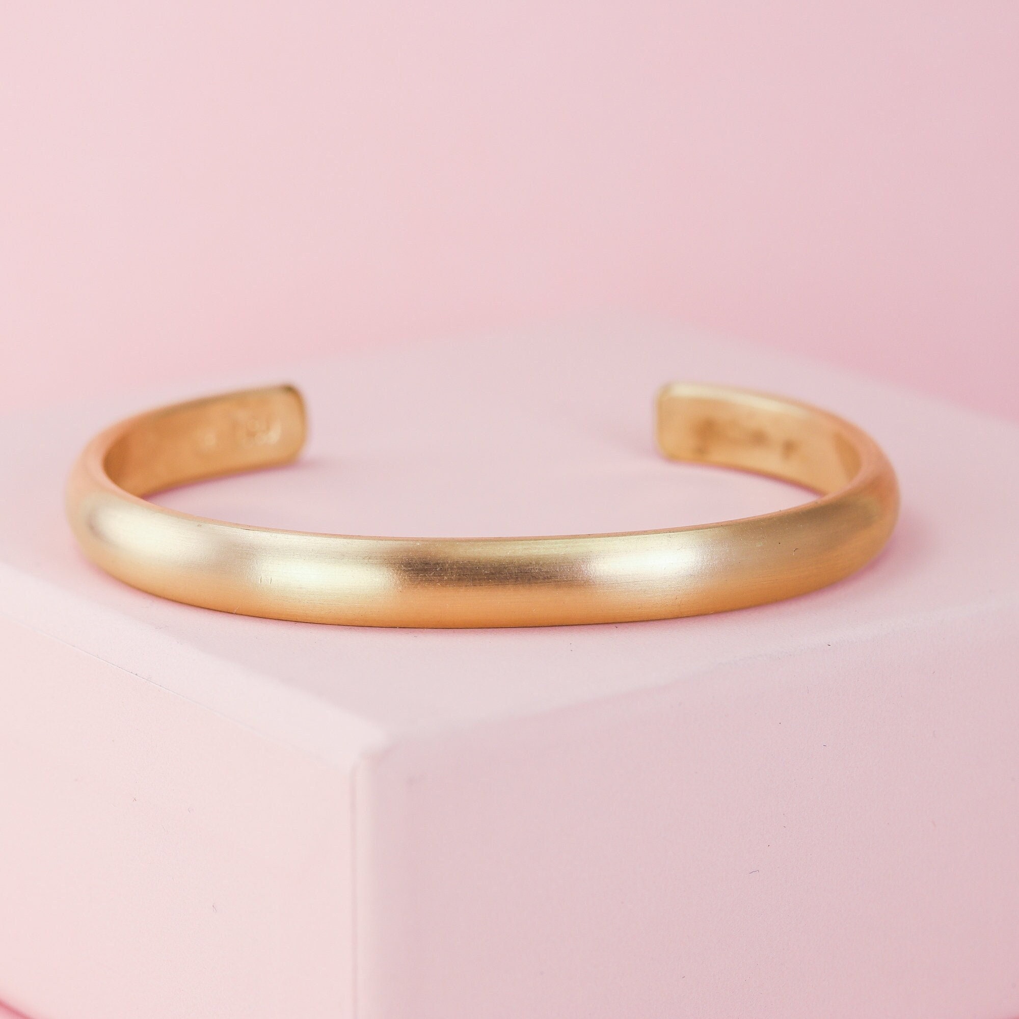 Bracciale rigido opaco riempito in oro 14K, bracciale rigido impilabile, bracciale rigido personalizzato da 6,5 mm, bracciale rigido unico riempito in
