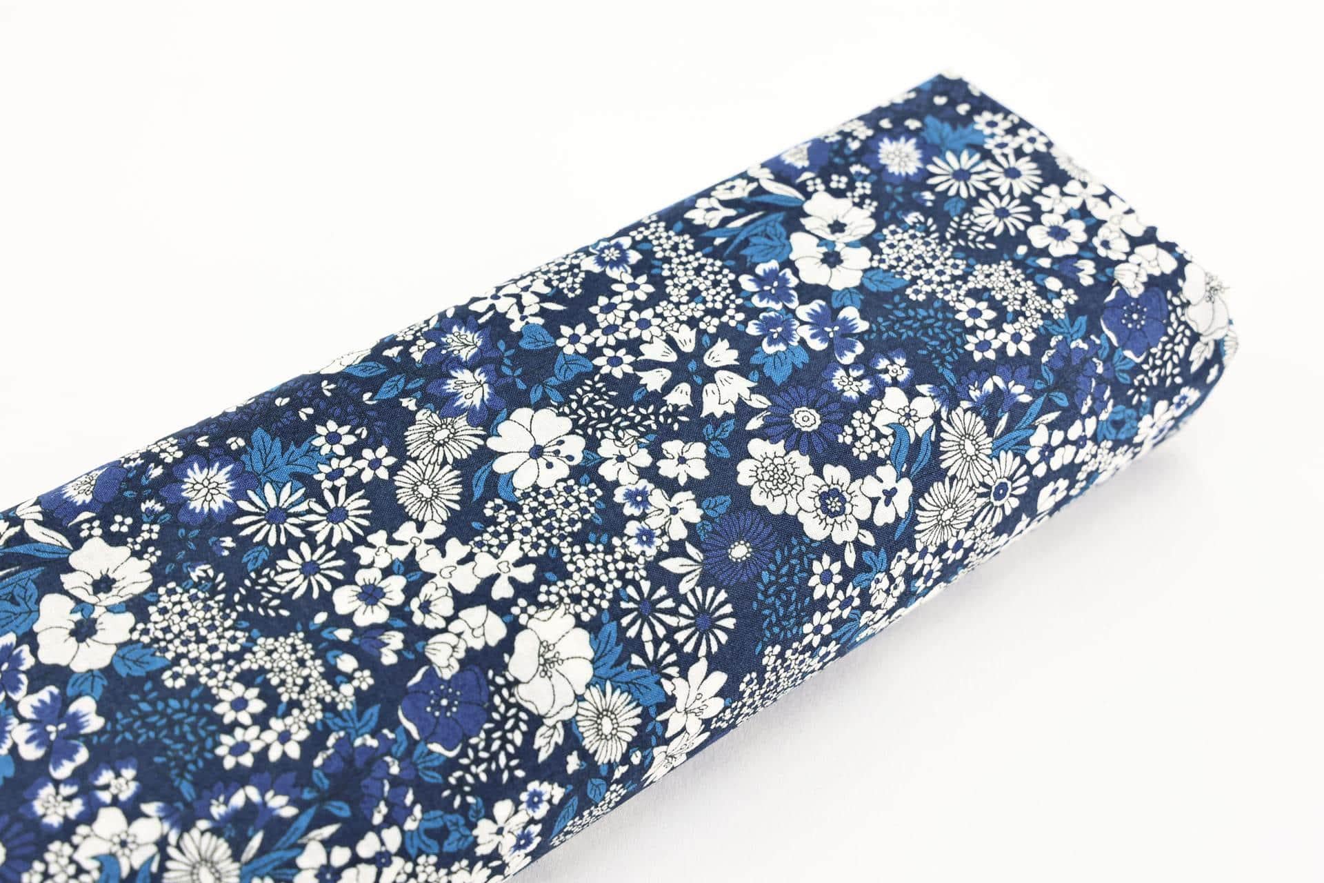 Tessuto di cotone giapponese con piccoli fiori su sfondo blu navy - 50 cm - Tessuti giapponesi, tessuto di cotone, tessuto in stile liberty, tessuti s