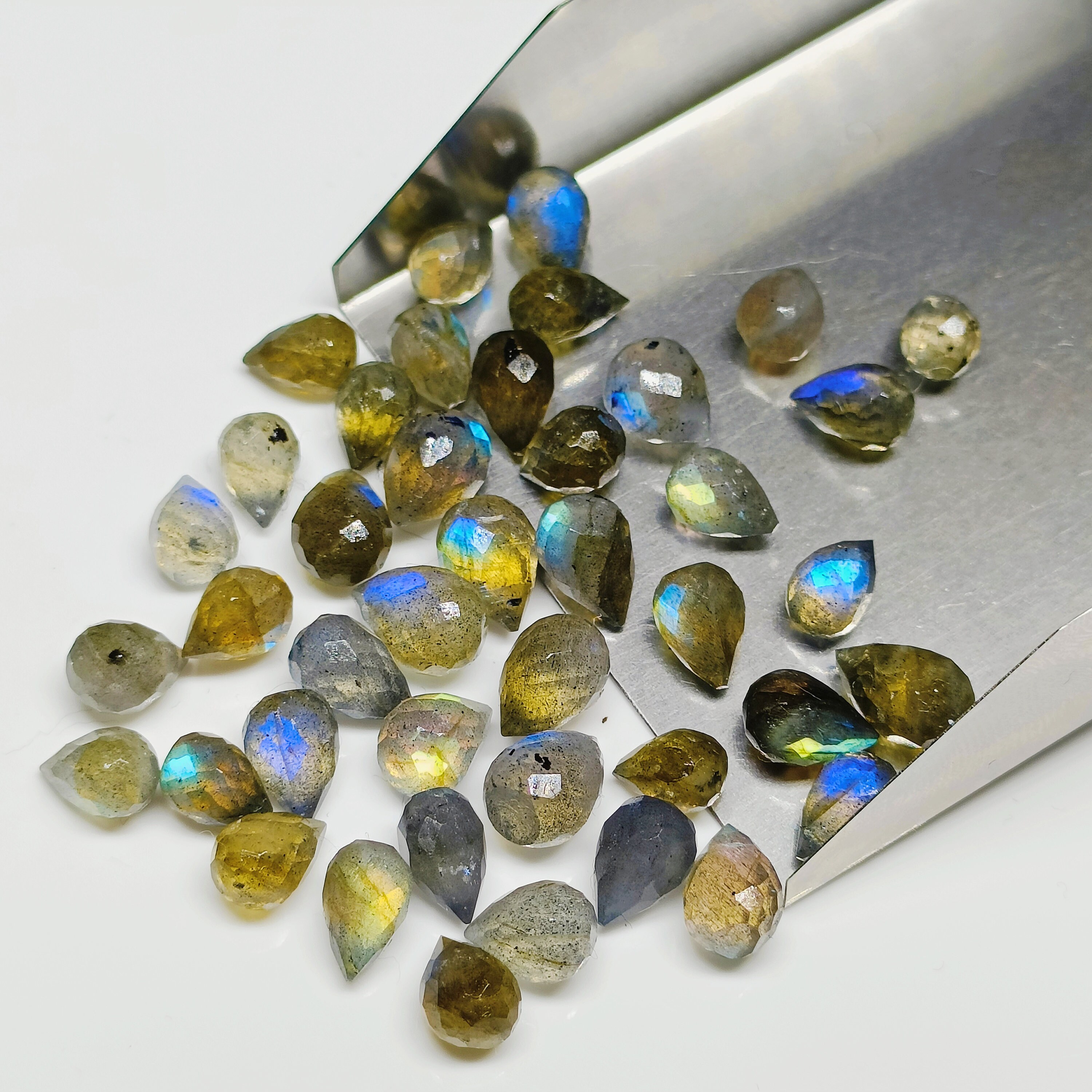 2, 3, 4, 5, 6 pezzi di pietra preziosa a forma di goccia di labradorite naturale al 100%, pietra preziosa a forma di goccia naturale, pietra preziosa