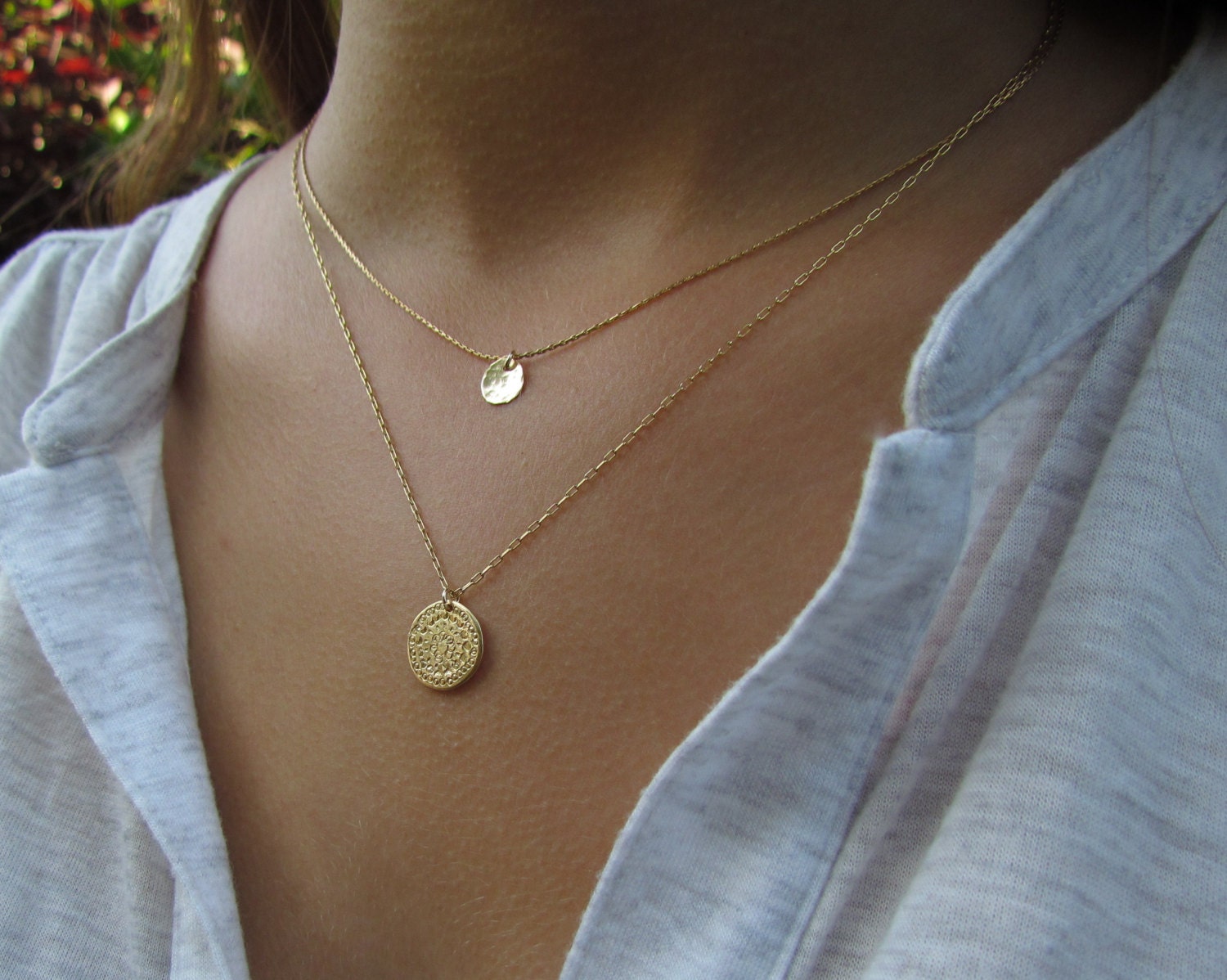 Collana con disco, collana semplice in oro, collana con disco in oro, collana con disco in oro martellato, collana con mandala, gioielli con mandala,