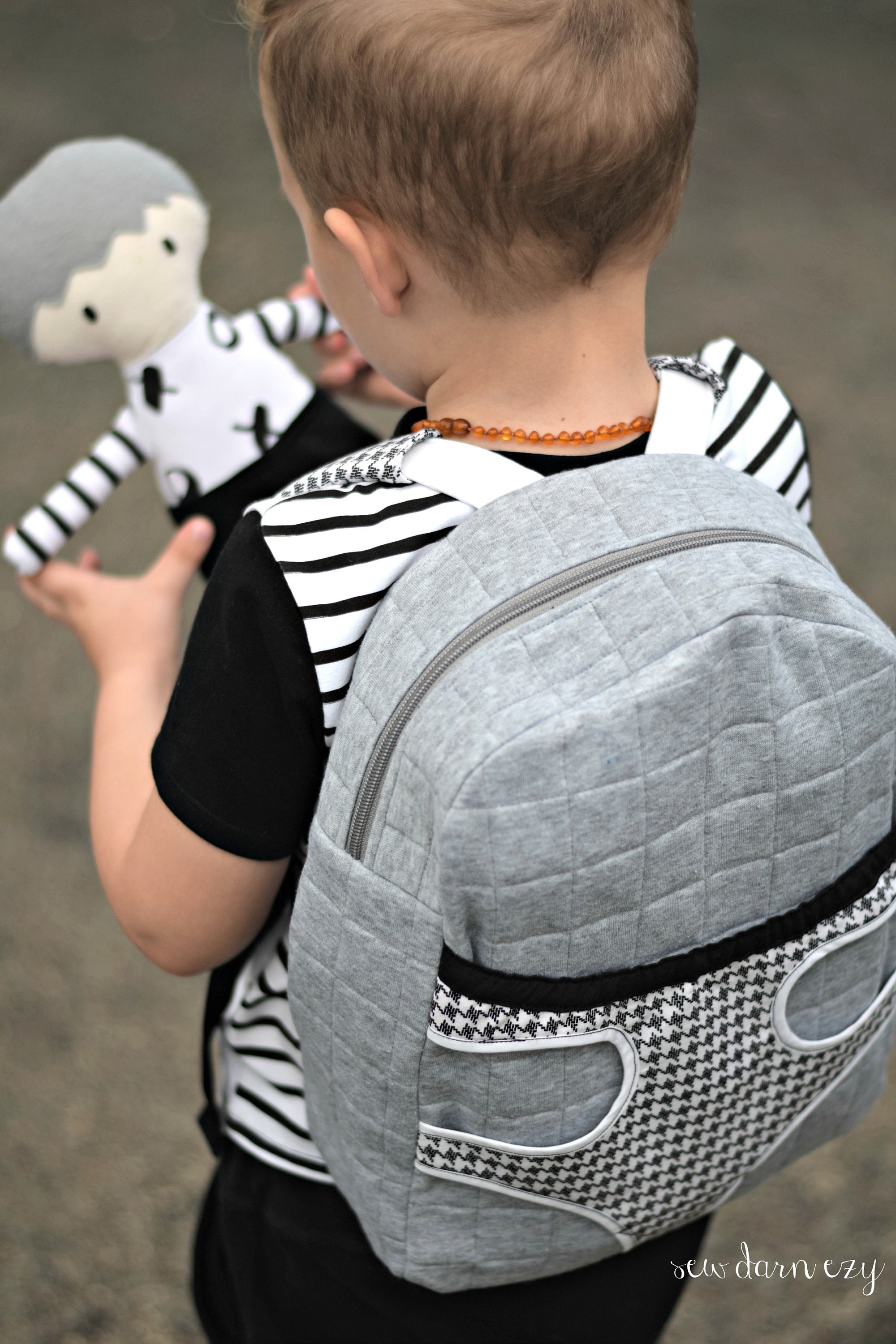 Zaino Mini Pals Carry me, modello di cucito per zaino, modello di cucito per borsa messenger, modello di cucito per marsupio per bambole, modello di c