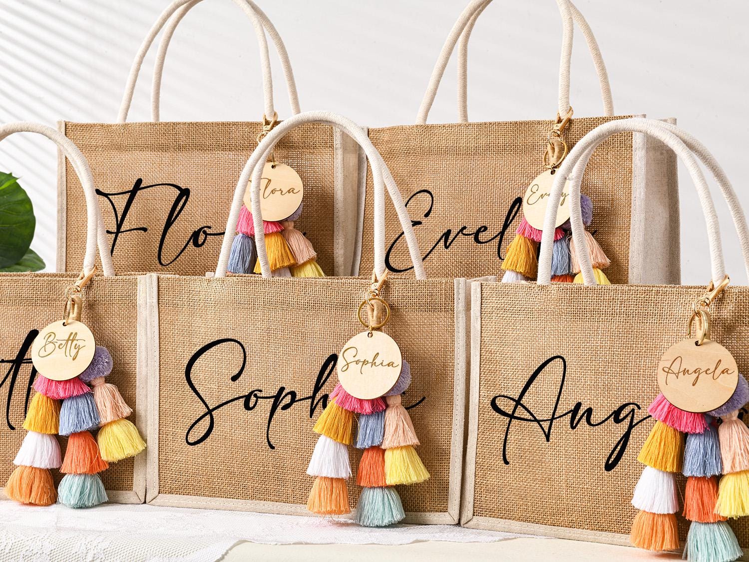 Borsa da damigella d'onore personalizzata con ciondolo, borsa in tela di iuta per damigelle d'onore, borsa da spiaggia in iuta con monogramma, borsa d