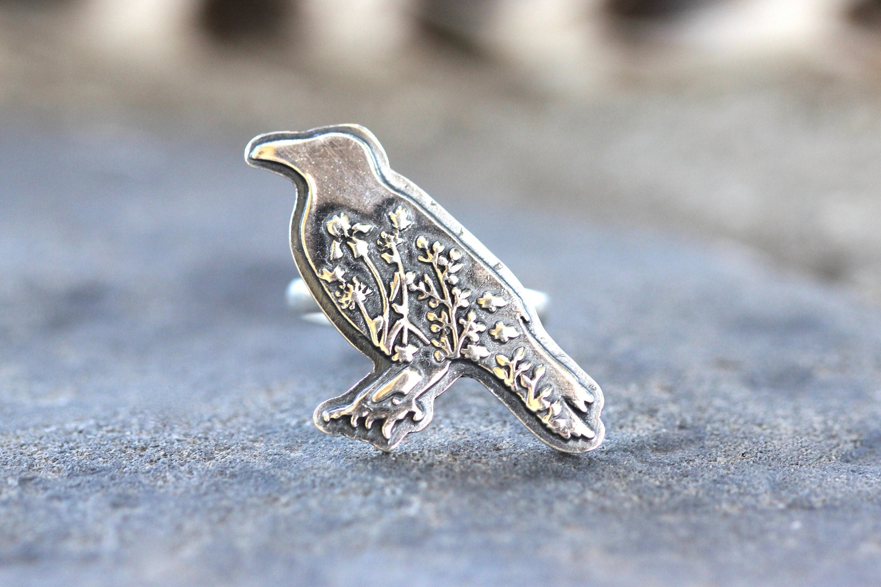 Anello corvo Anello corvo Anello corvo in argento sterling Gioielli corvo Anello fiore selvatico Anello sagoma corvo Anello strega Gioielli strega Ane