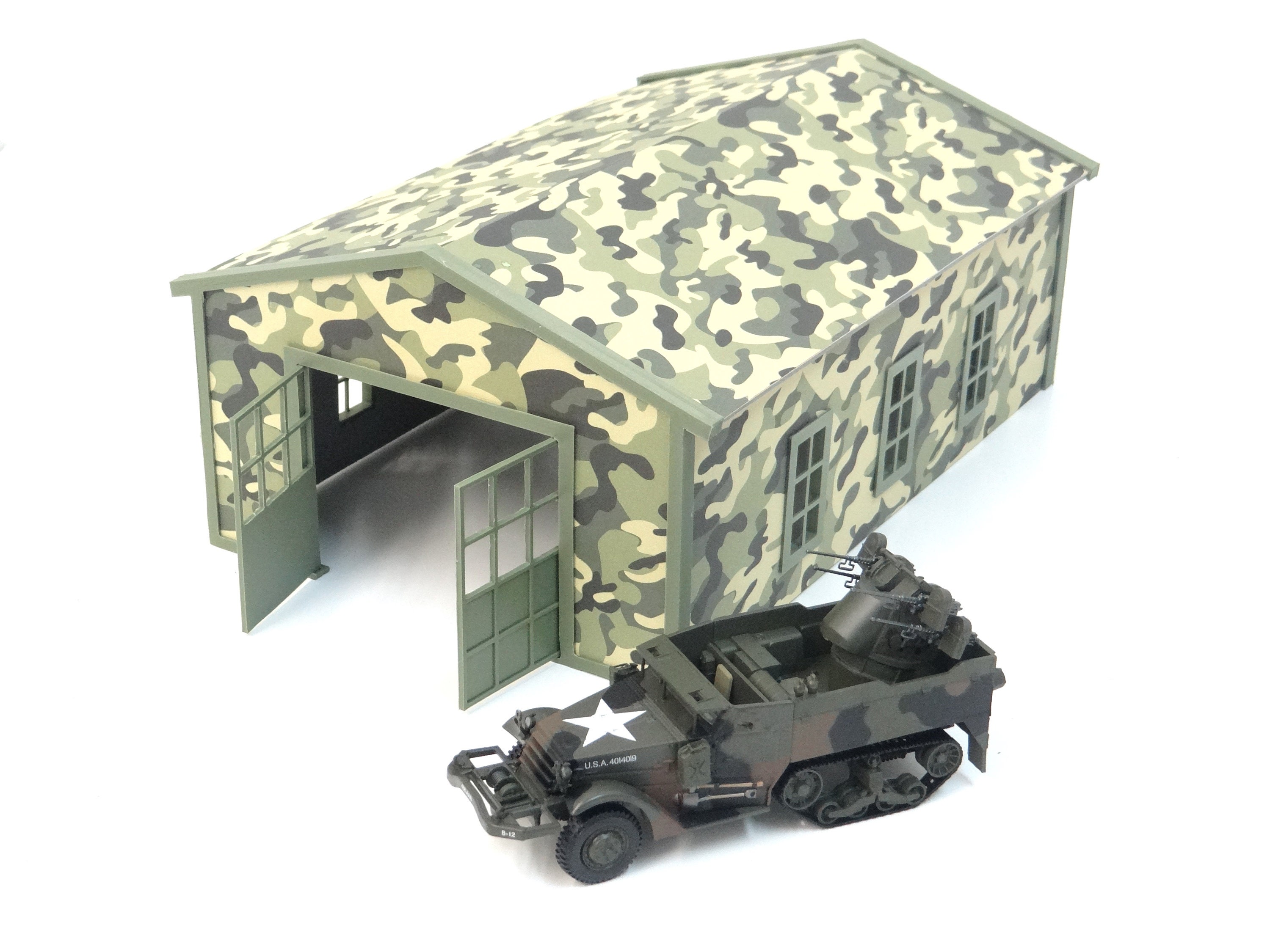 Scala 1:43 BIG Diorama hangar militare Decorazione espositiva veicoli militari Kit modello diorama Garage militare modello in miniatura