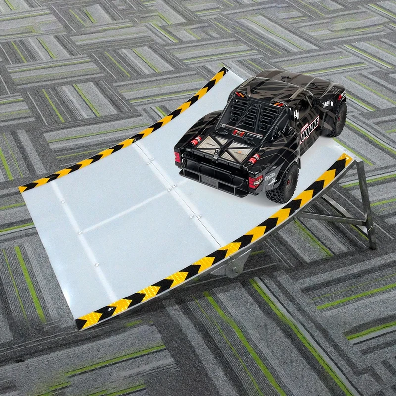 Darksky ferngesteuertes Geländewagen-Rc-Spielzeug mit klappbarer Springplattform, fliegende Rampe, gebogener Neigung für kreatives Spielen