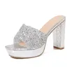 2024 Damen-Sandalen, Schuhe, Bohemian-Stil, neue modische Strass-Hausschuhe, Übergröße 41 42, dicke Sohlen, hochhackige Damenschuhe