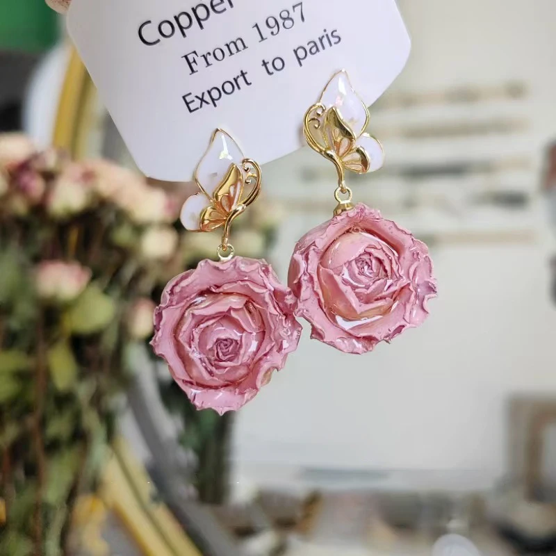 Unsterbliche Rosen-Ohrringe, handgefertigt, Epoxidharz, natürliche Rosen-Blumen-Ohrringe, elegante Schmetterlings-Ohrringe mit getrocknetem Blumenschmuck