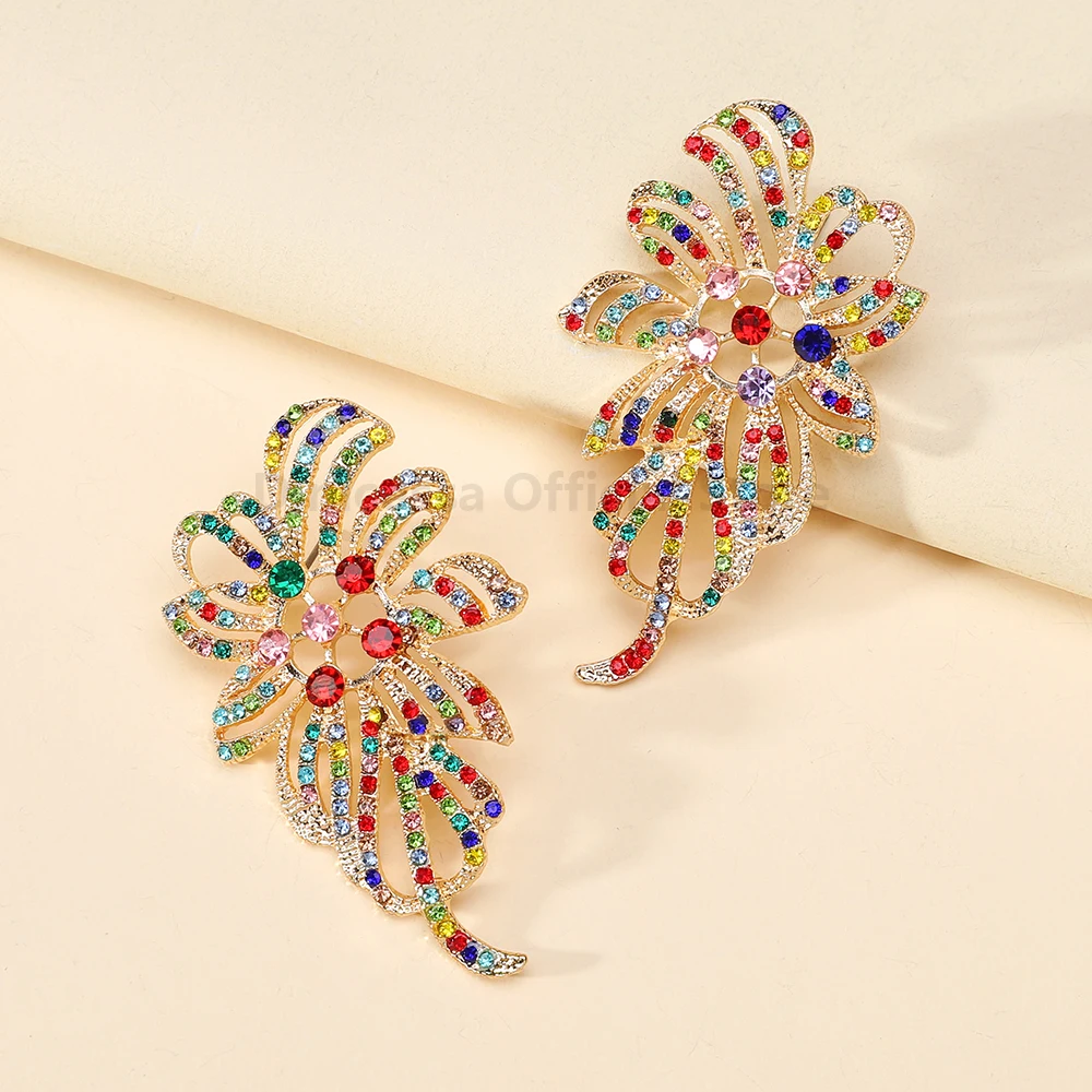 Elegante Imitation Perle Blume Zentrum Bunte Strass Blütenblatt Ohrringe Frauen Dating Urlaub Blume Fee Schmuck Zubehör Image