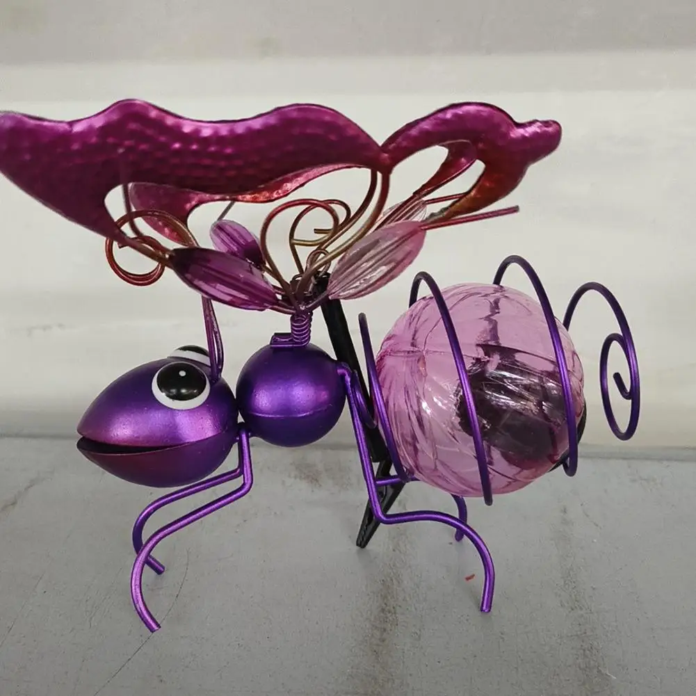 Solar Hanging Bug Light Flying Insect Fairy Lamp Garden Bug Light Iron Insect Statue Ornament Yard Balcony Porch Garden Decor