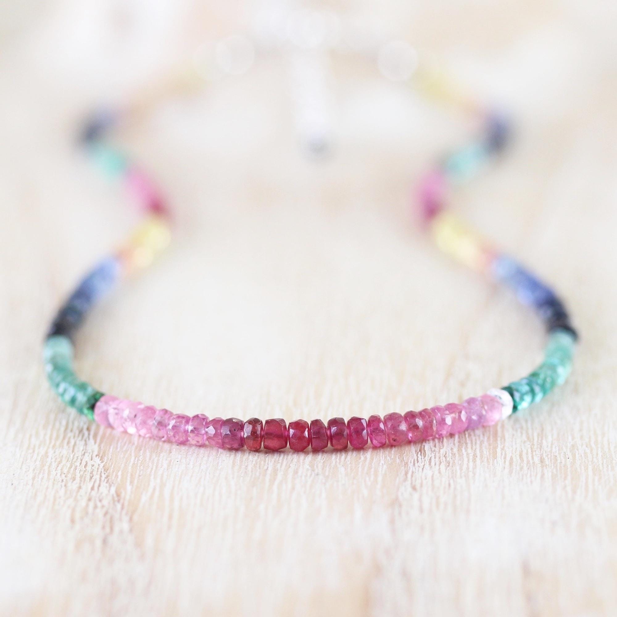 Collana con perline multicolore di zaffiri, rubini e smeraldi in argento sterling, oro o oro rosa riempito, delicato girocollo con pietre preziose per