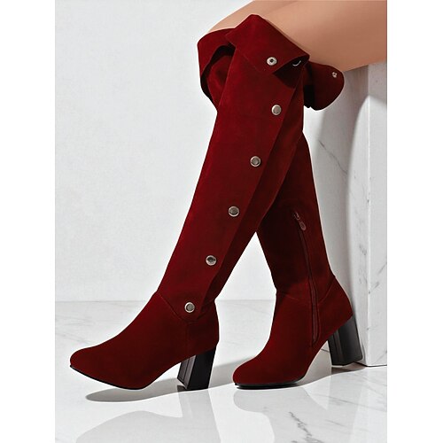 Burgunderrote Overknee-Stiefel aus Wildleder mit Umschlag, Blockabsatz und dekorativen Knöpfen – vielseitiger Herbst Wintermode-Schuhe für stylische Streetwear- und Night-Out-Looks Image