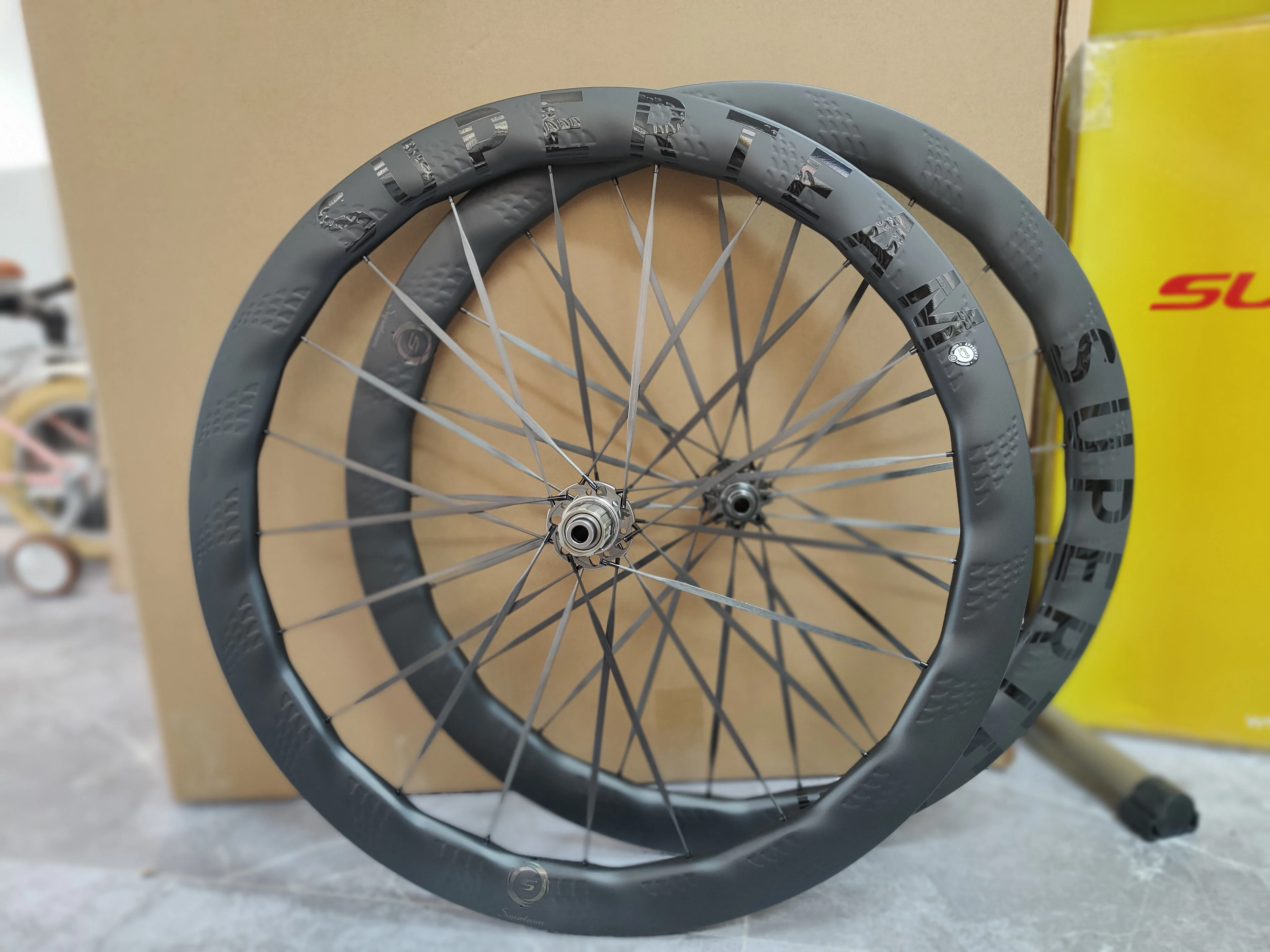 SUPERTEAM Pro Carbon Speichen Carbon Straßenradsatz 700*50/58mm Scheibenbremse Wellenräder UCI Qualität Carbon Tubeless/Clincher Image